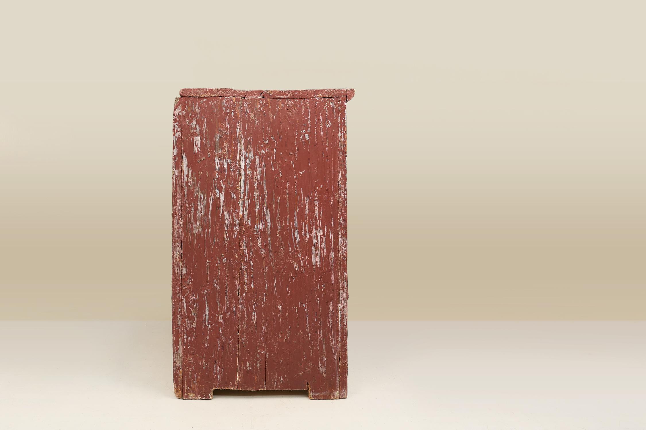 Rustic Parisian cabinet in pine wood with old burgundy paint layers, ca. 1820 For Sale 9