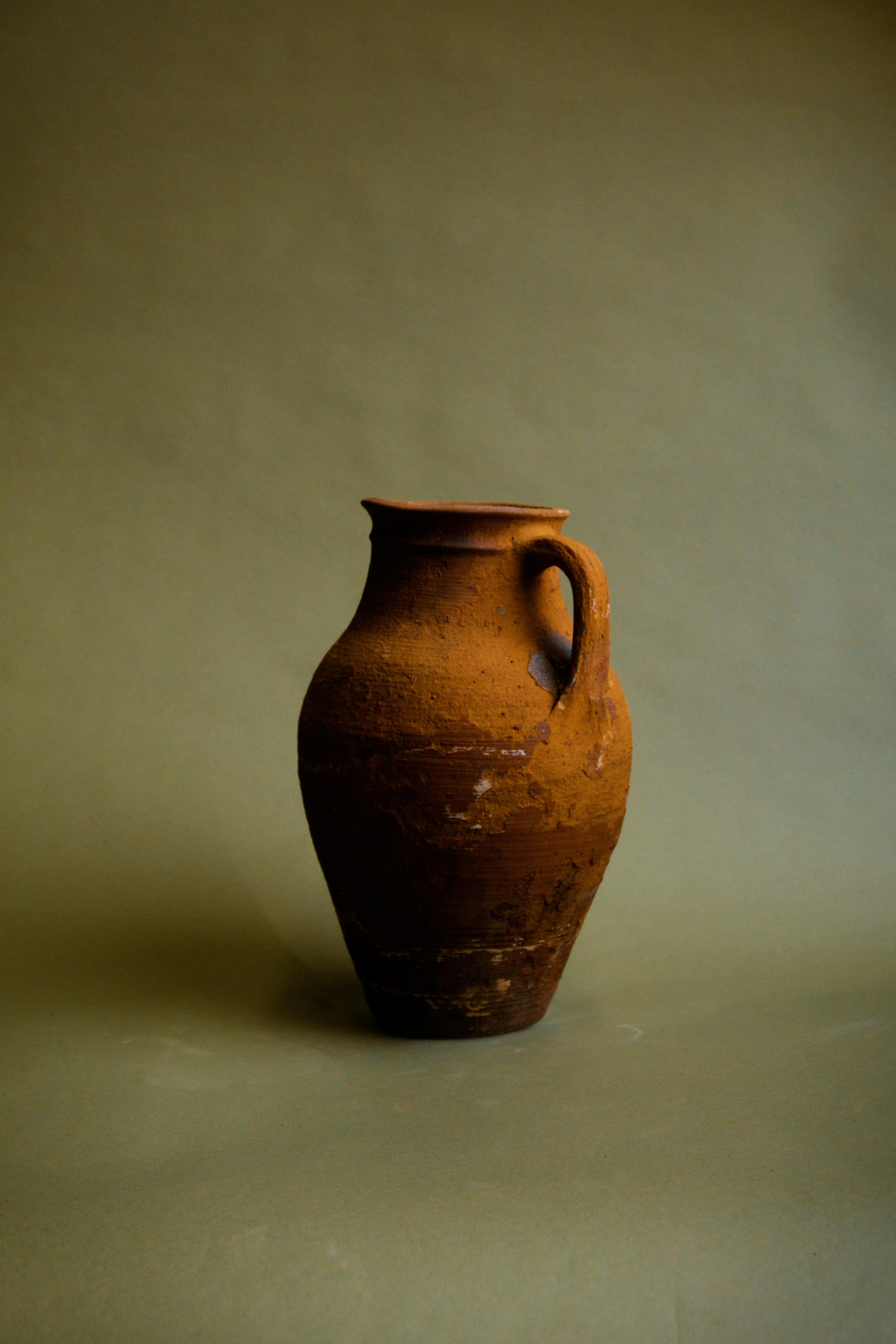 Primitivo Brocca in terracotta con patina rustica in vendita