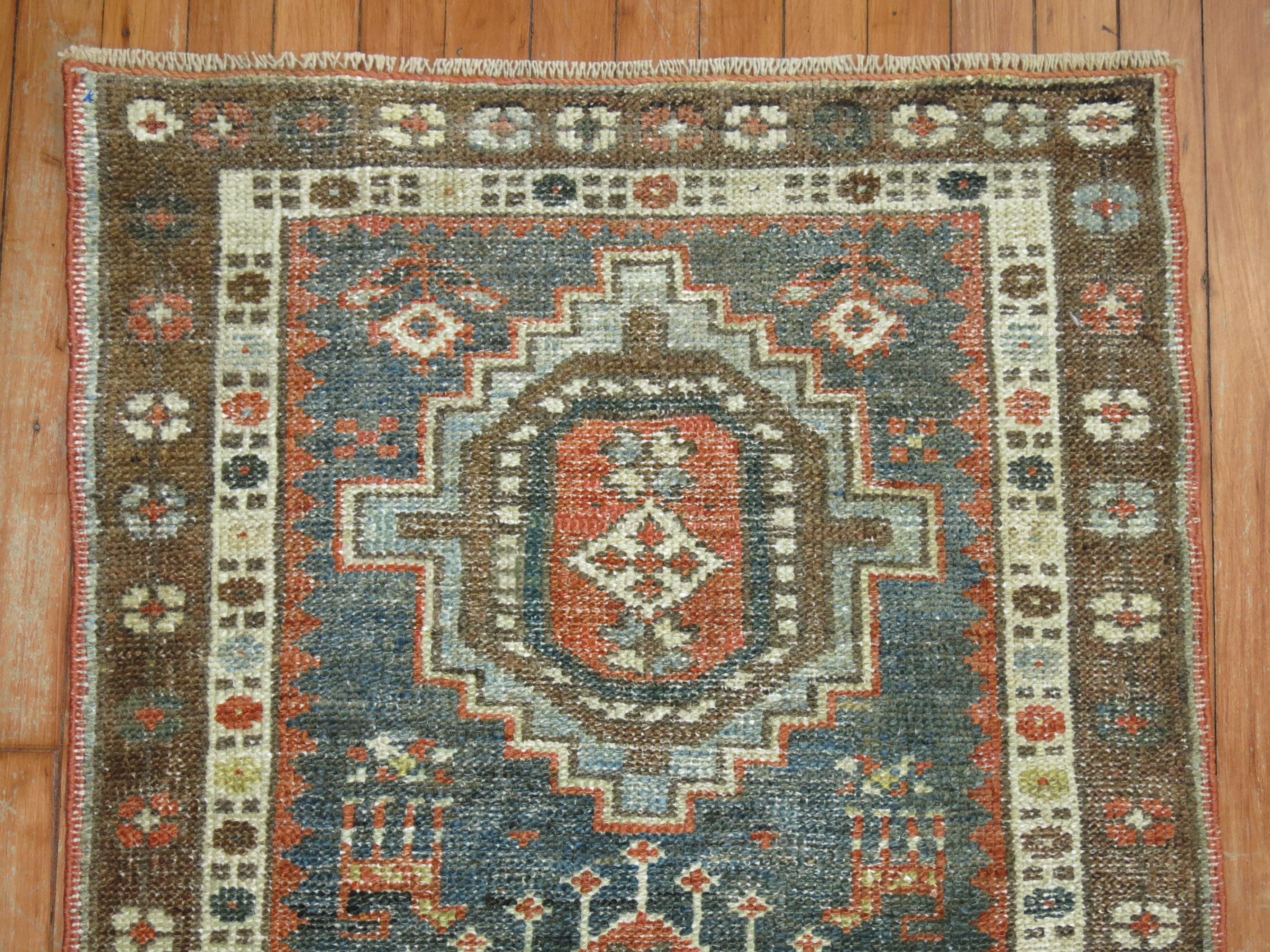 Rustic Persian Heriz Scatter Rug In Good Condition In New York, NY