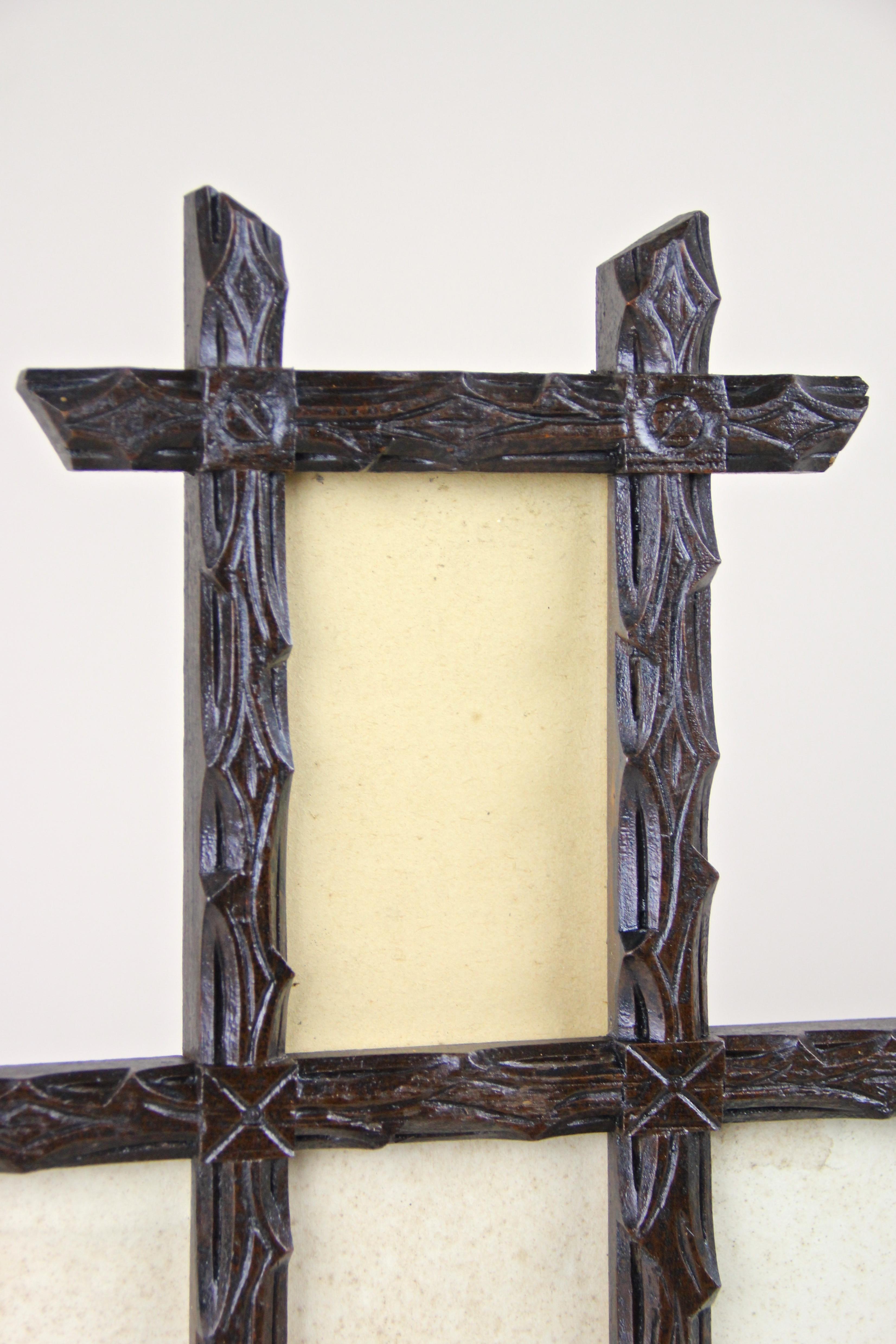 Rustic Photo Frame Black Forest Hand Carved, Austria, circa 1880 In Good Condition For Sale In Lichtenberg, AT