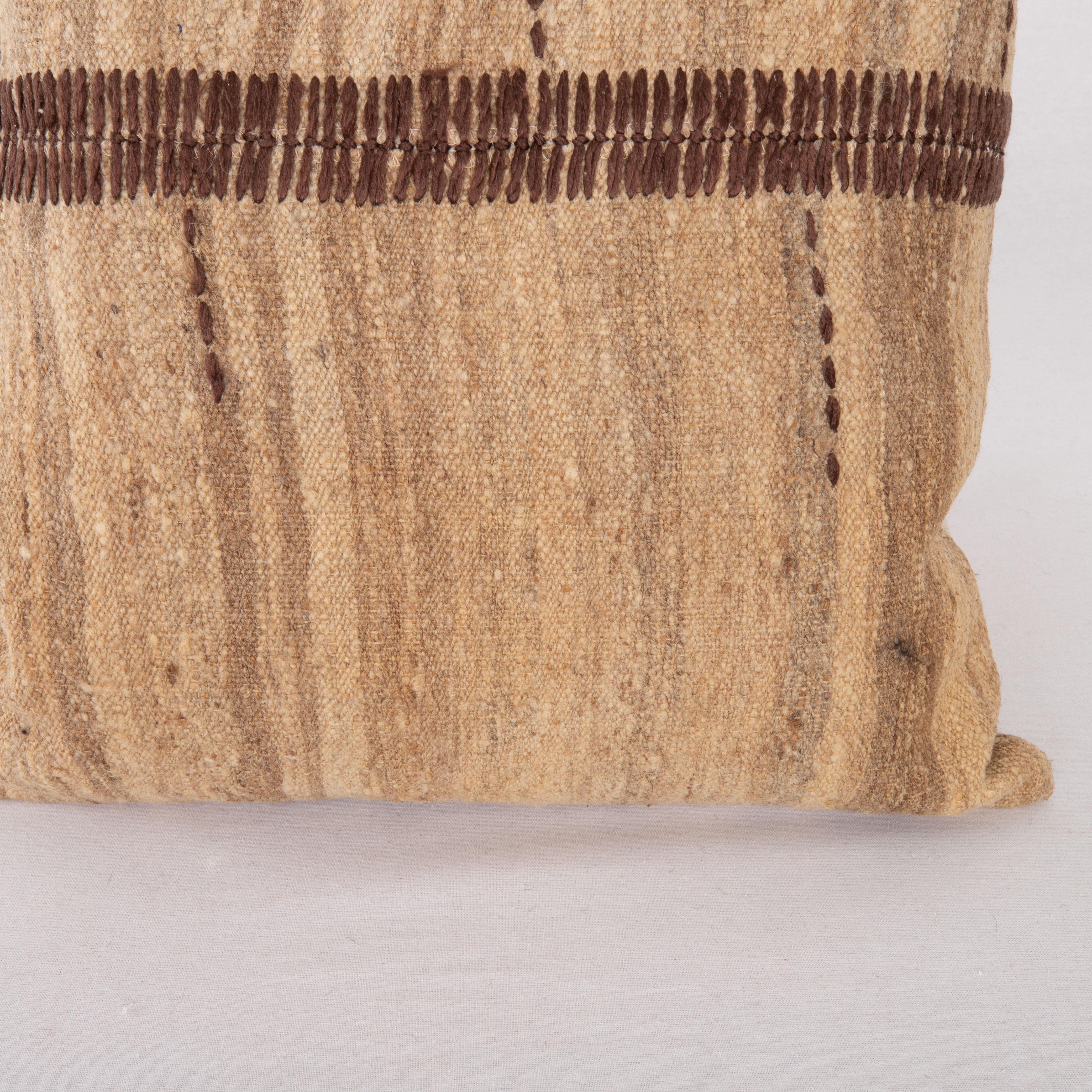 Tissé à la main Coffret d'oreiller rustique fabriqué à partir d'un couvercle en laine non teintée, milieu du 20e siècle en vente
