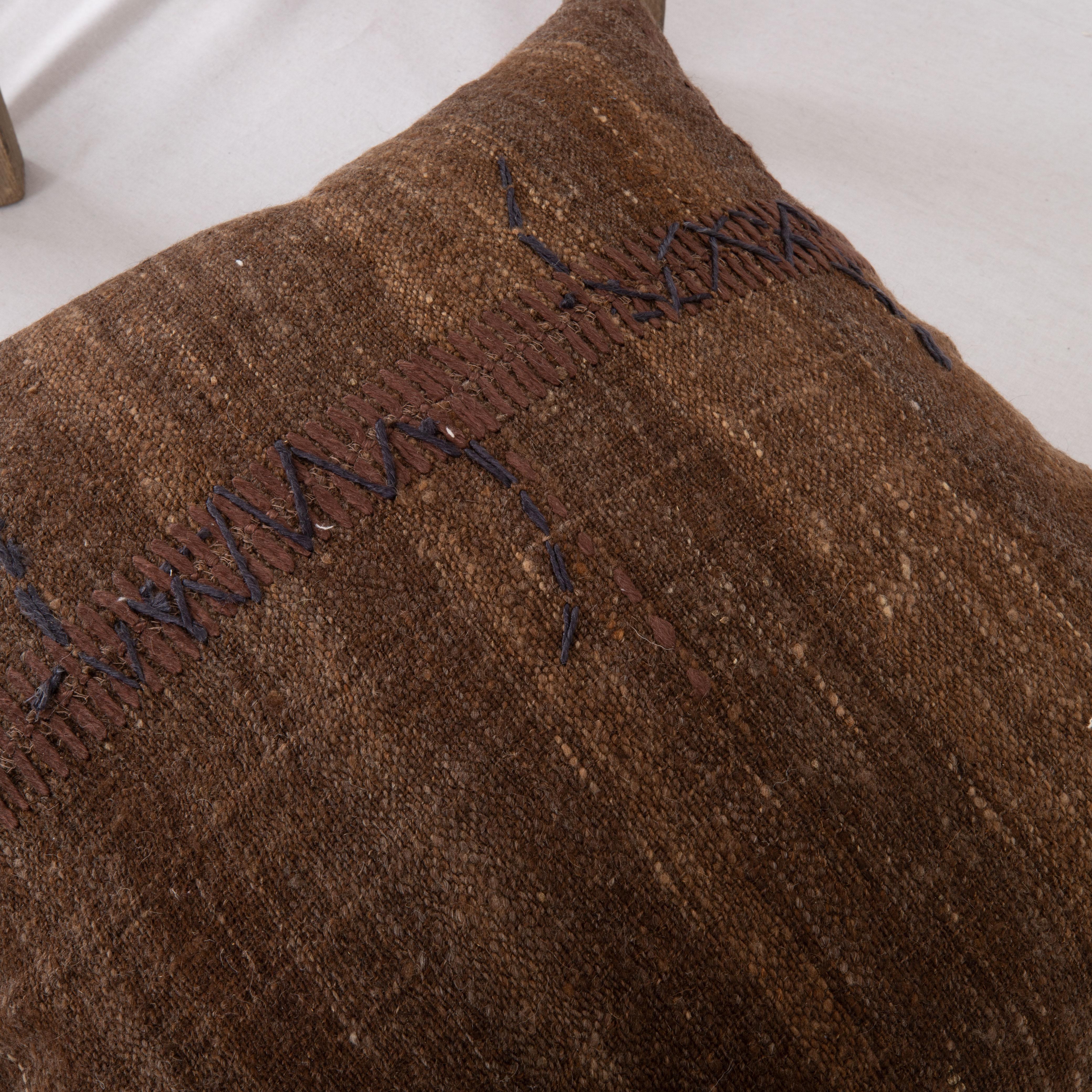 Tissé à la main Coffret d'oreiller rustique fabriqué à partir d'un couvercle en laine non teintée, milieu du 20e siècle en vente