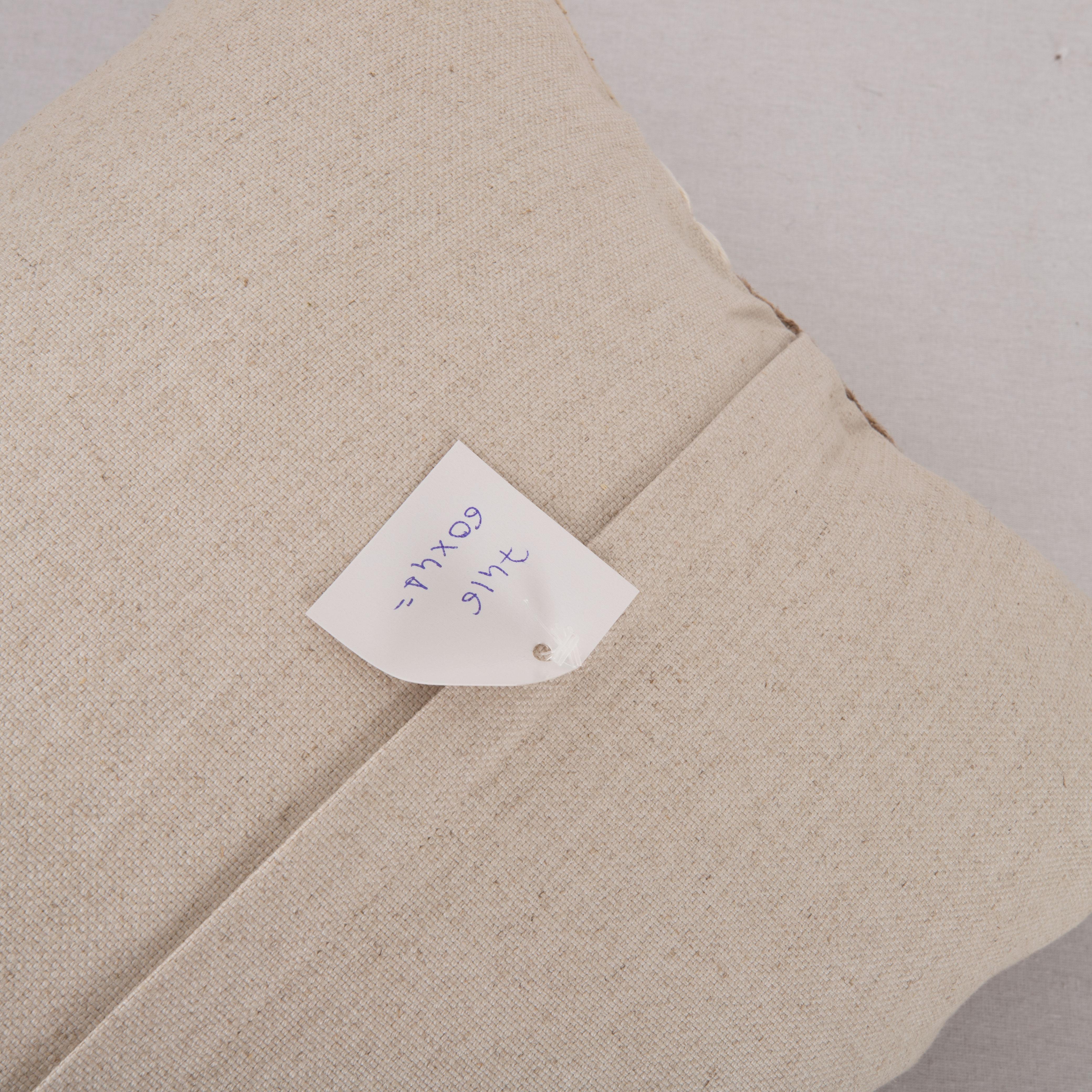 20th Century Rustic Pillow Case Made from a Vintage Un-Dyed Wool Coverlet, Mid 20th C For Sale