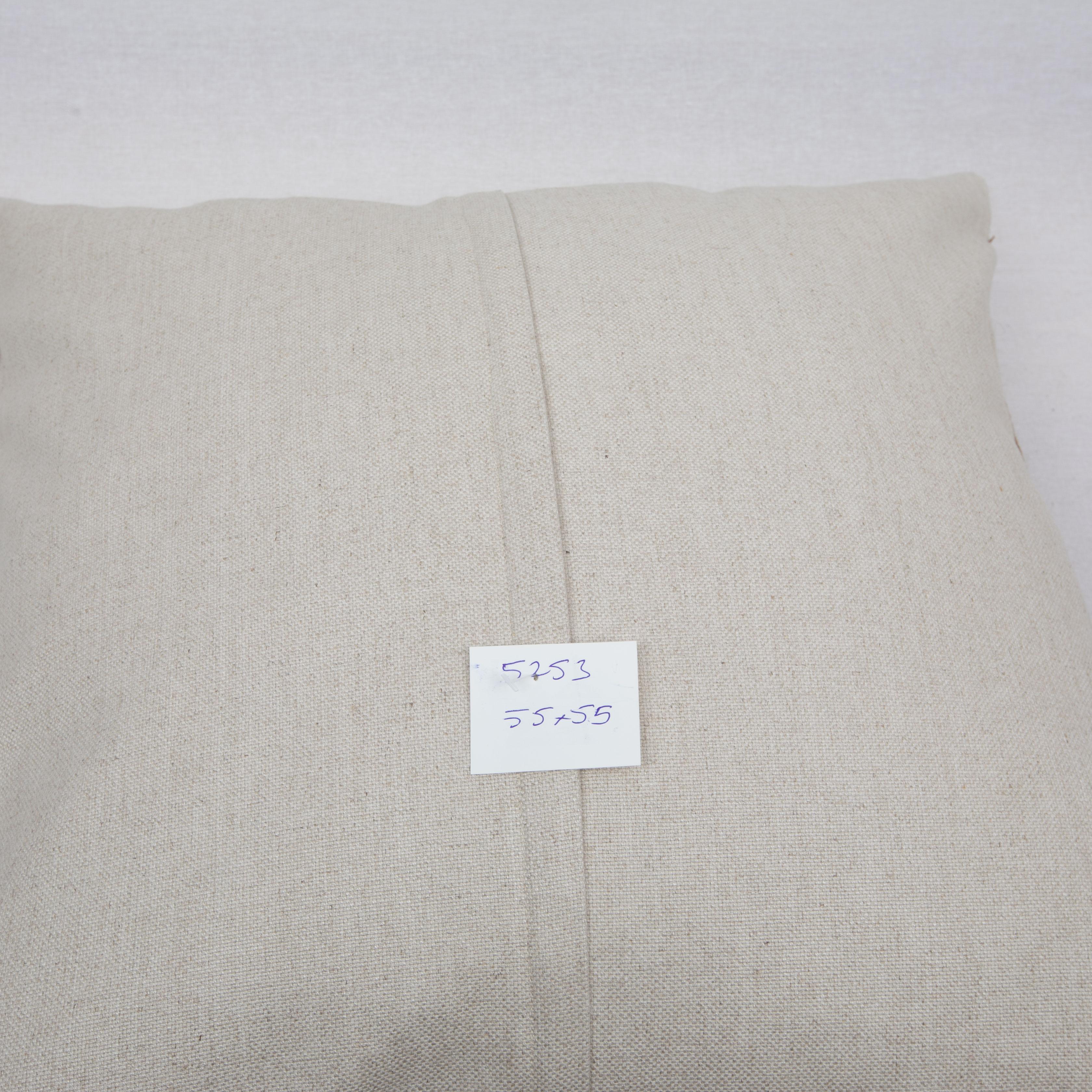 Laine Coffret d'oreiller rustique fabriqué à partir d'un revêtement en laine non teintée vintage, milieu du 20e siècle en vente