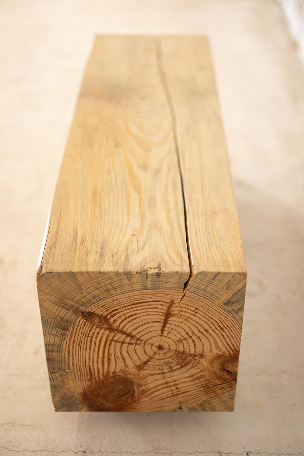 Patiné Banc rustique en pin et base en acier Corten d'Alabama Sawyer 4' en vente