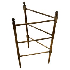 Séchoir à serviettes pour chambre d'enfant en pin rustique  Une pièce belle et bien utilisée