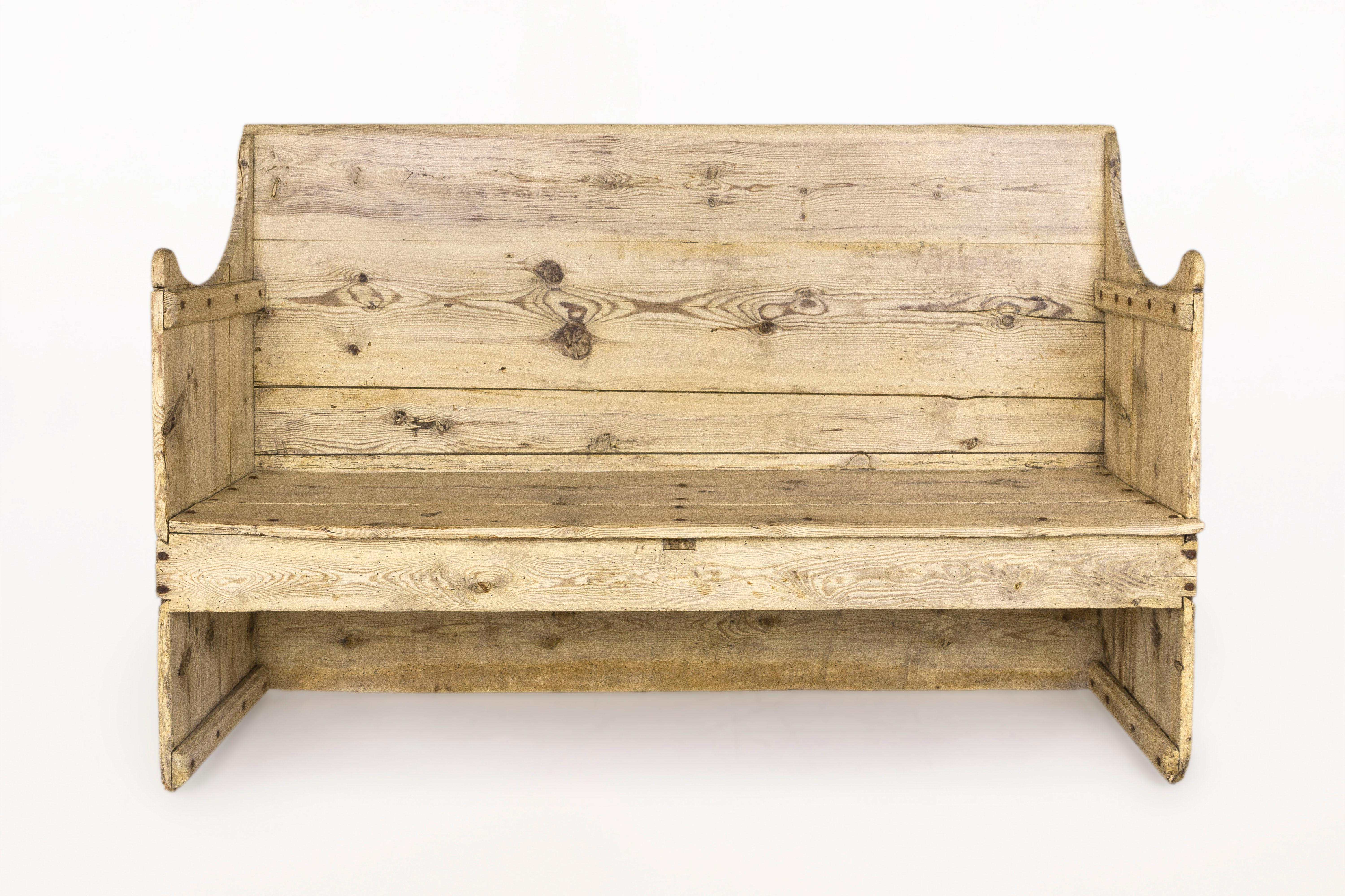 Rustic pine wood bench.
Made with bleached pine wood.
Tall back.
Solid construction
19th century, Spain.
Good vintage condition.