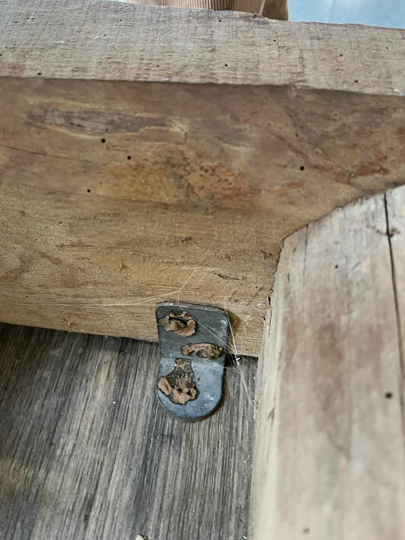 Socle rustique fabriqué à partir de poutres en pin et en bois de châtaignier anciens en vente 6