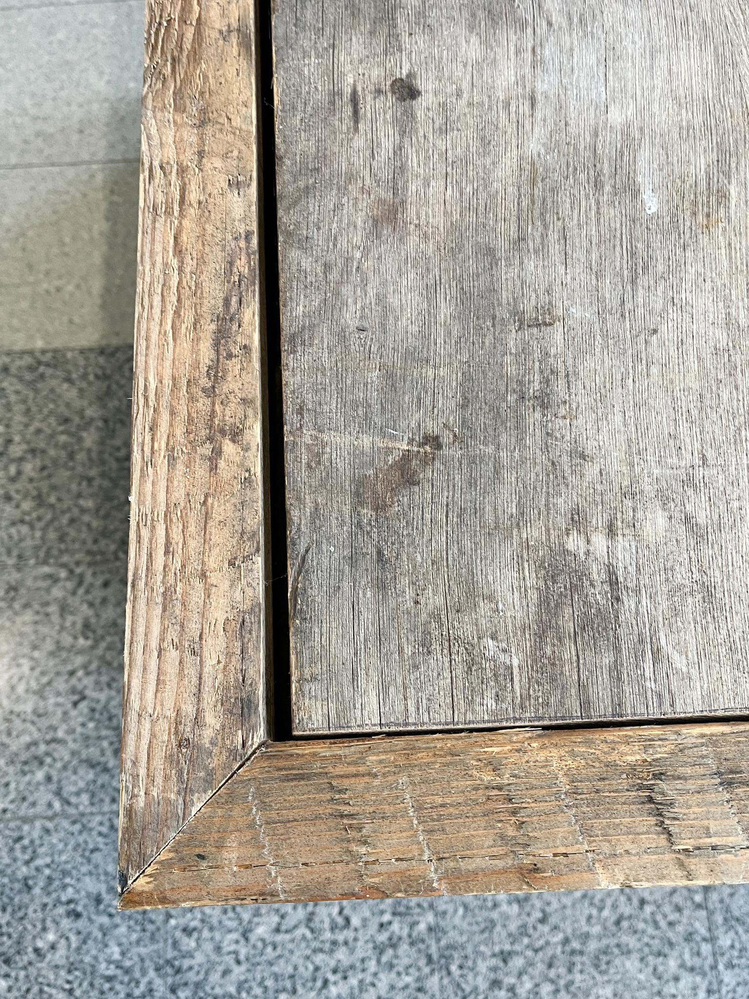 XIXe siècle Socle rustique fabriqué à partir de poutres en pin et en bois de châtaignier anciens en vente