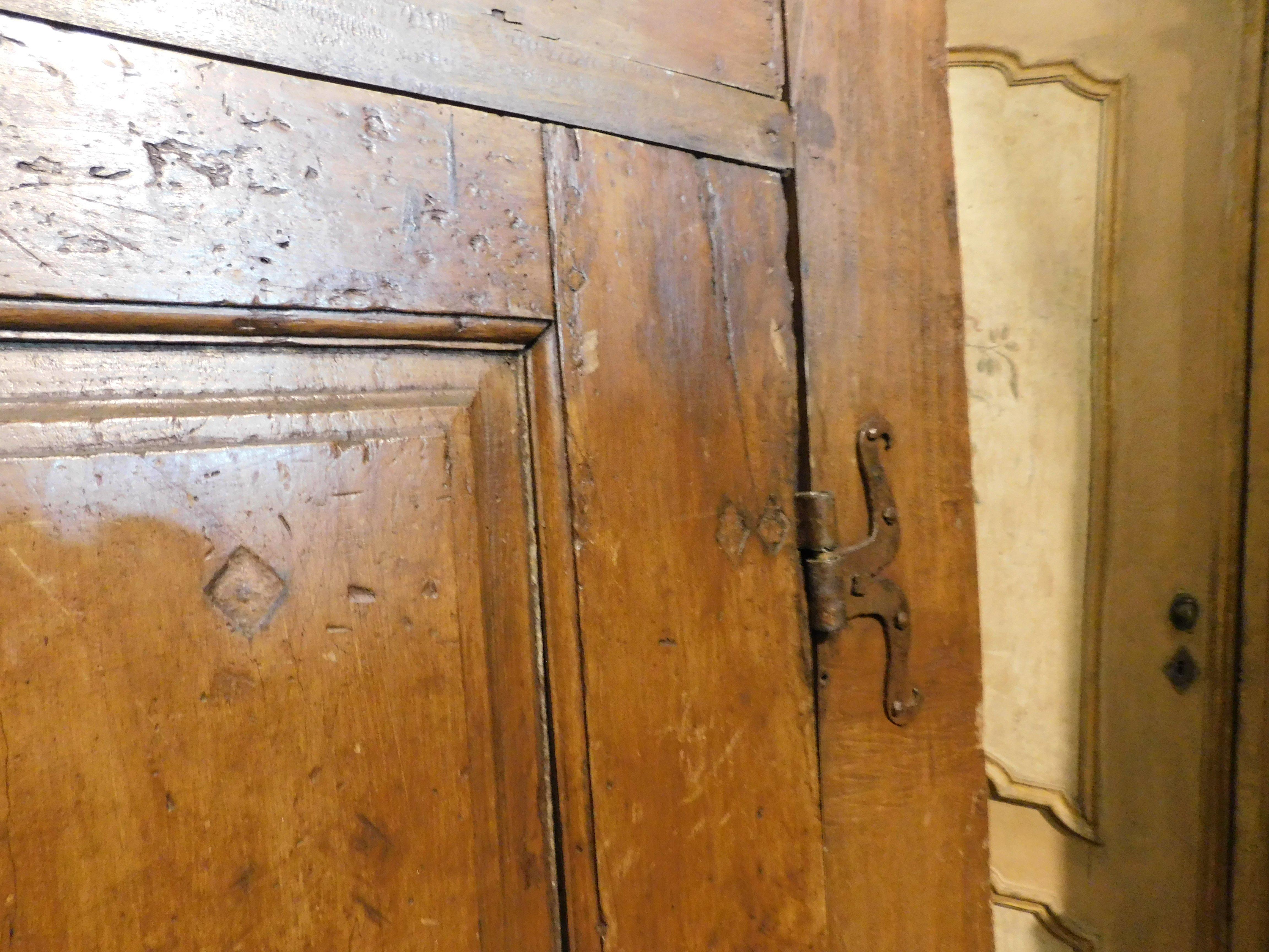 Armario rústico de madera de álamo, Italia en venta 7