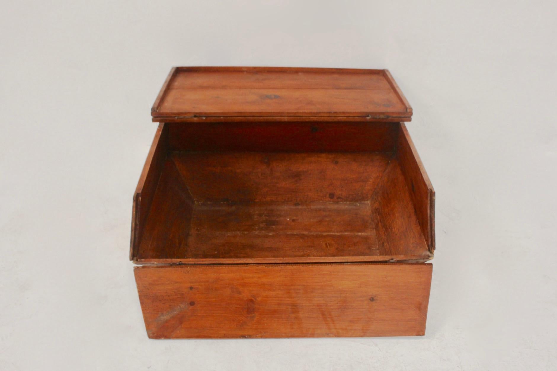 Rustic Popular Dough Box, Spain, 19th Century For Sale 6