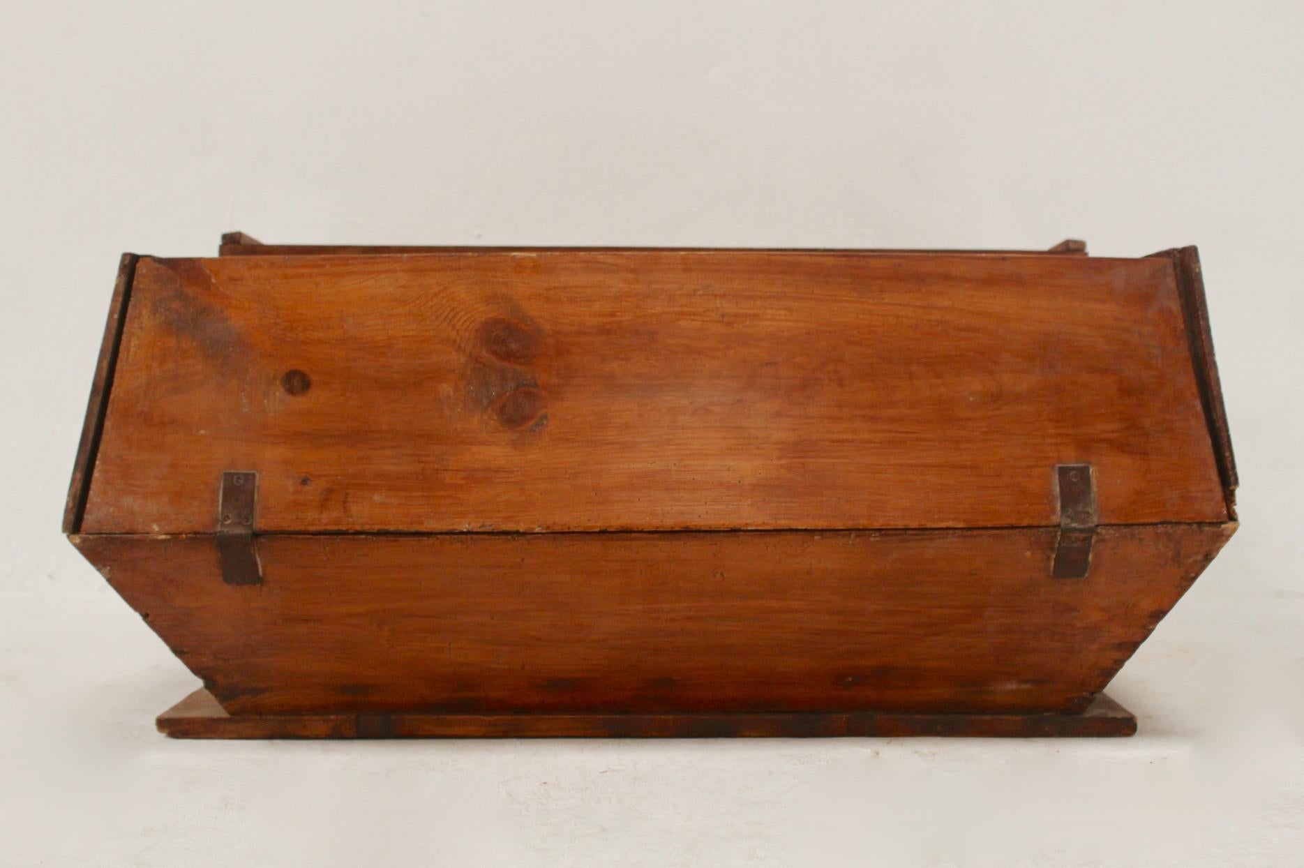 Rustic Popular Dough Box, Spain, 19th Century For Sale 10