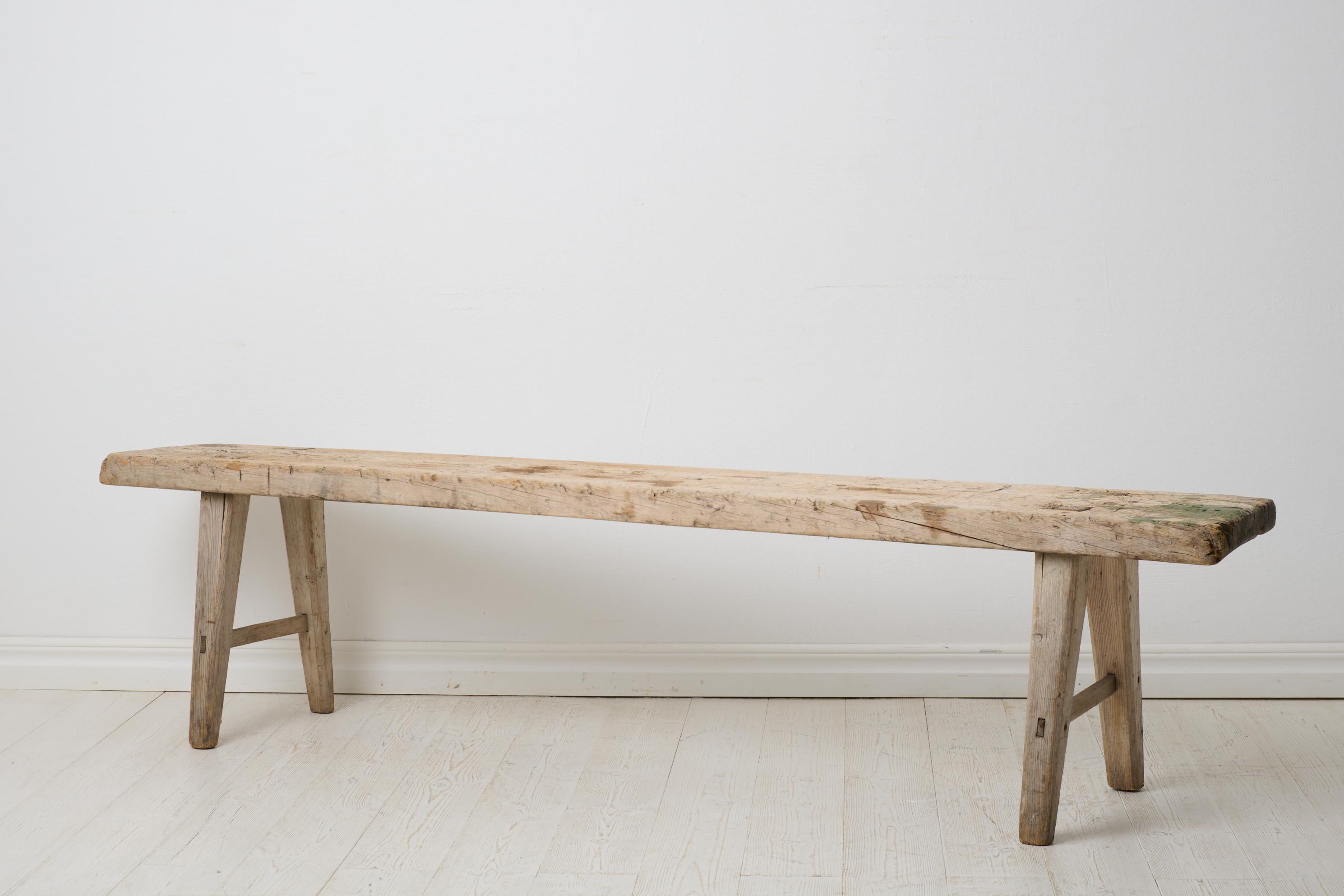 Rustic Primitive Bench from Northern Sweden, Made by Hand with Natural Patina (Schwedisch) im Angebot