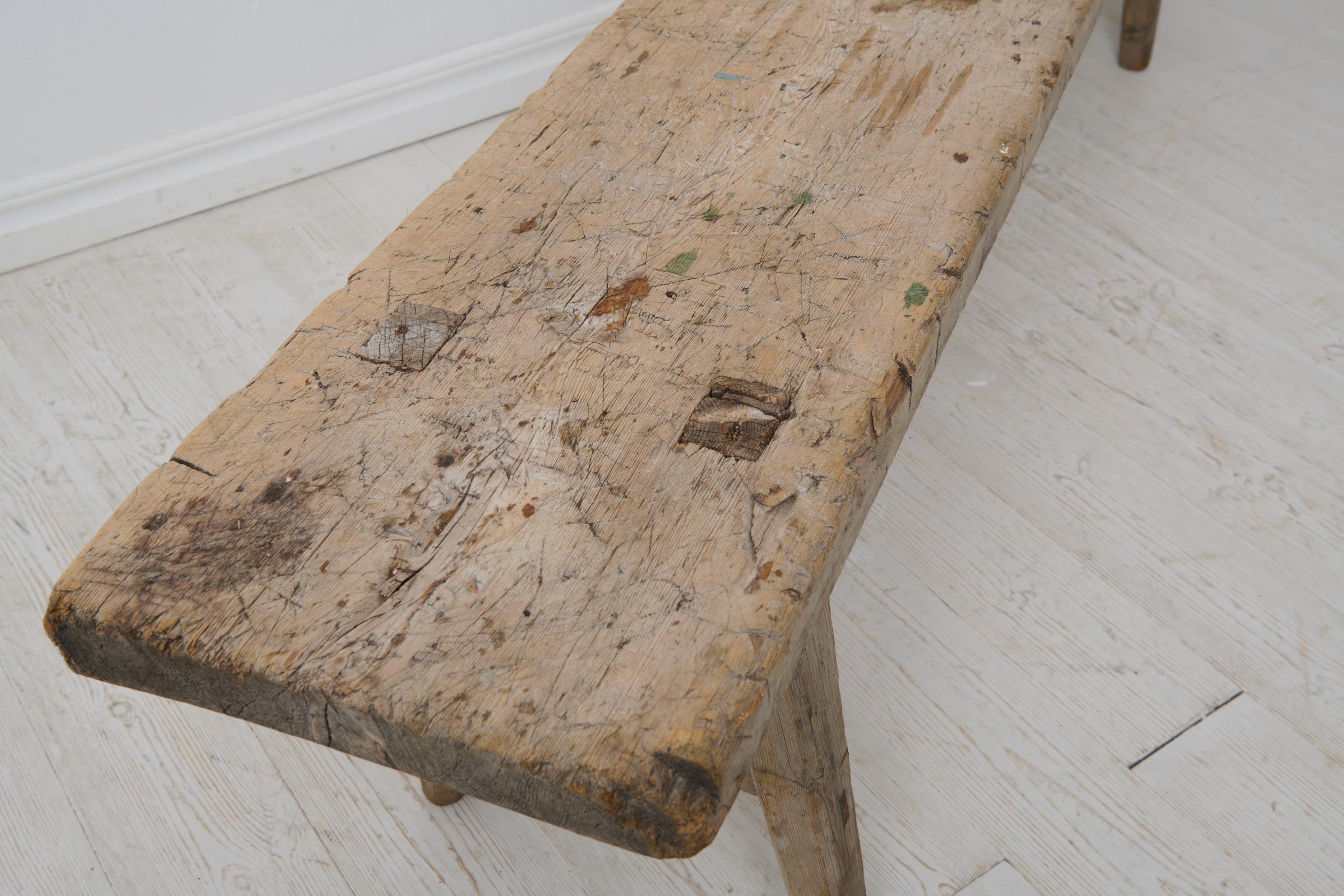Rustic Primitive Bench from Northern Sweden, Made by Hand with Natural Patina (Kiefernholz) im Angebot
