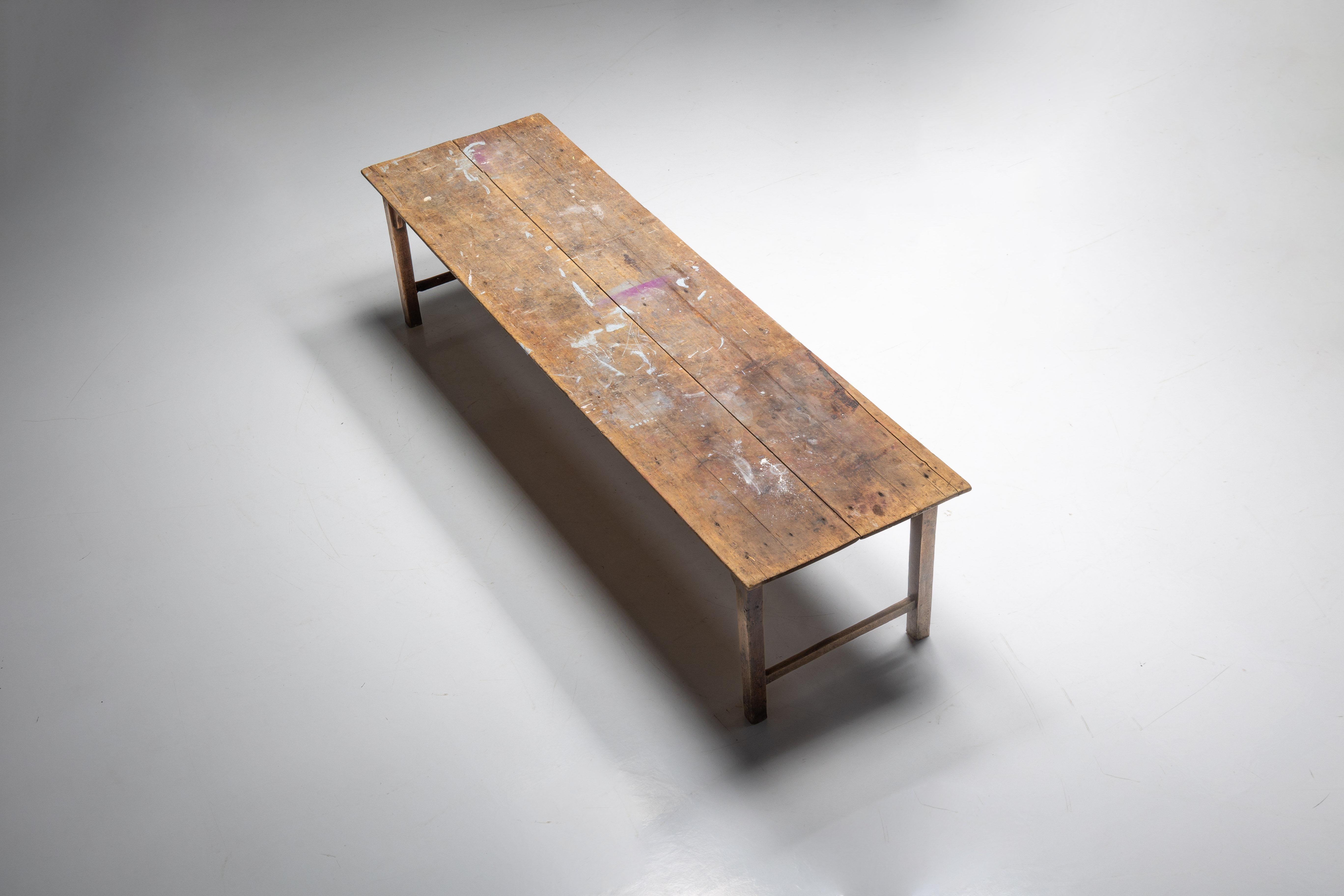 Table à manger de ferme rustique, France, 19ème siècle en vente 4