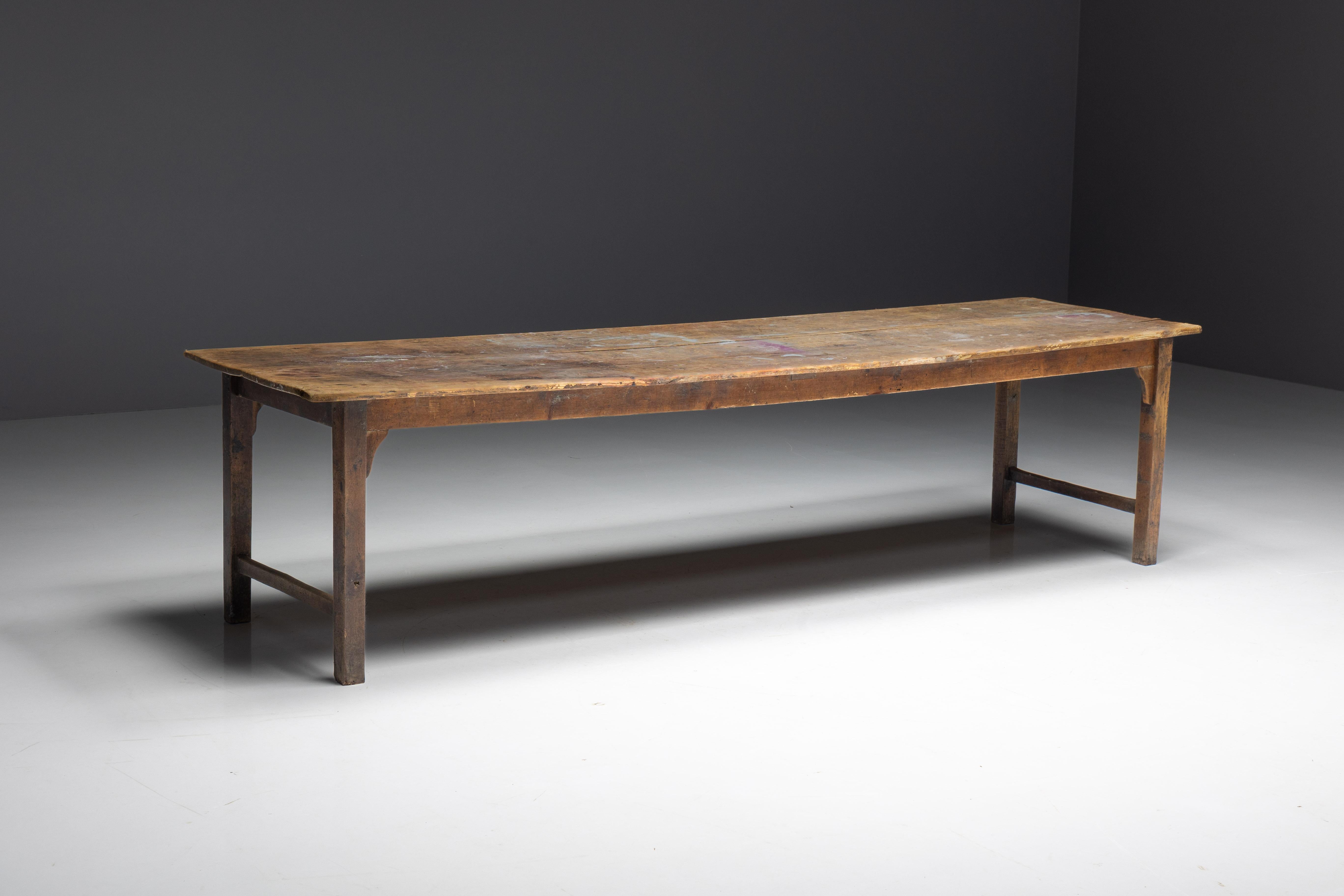 Table à manger de ferme rustique, France, 19ème siècle Excellent état - En vente à Antwerp, BE