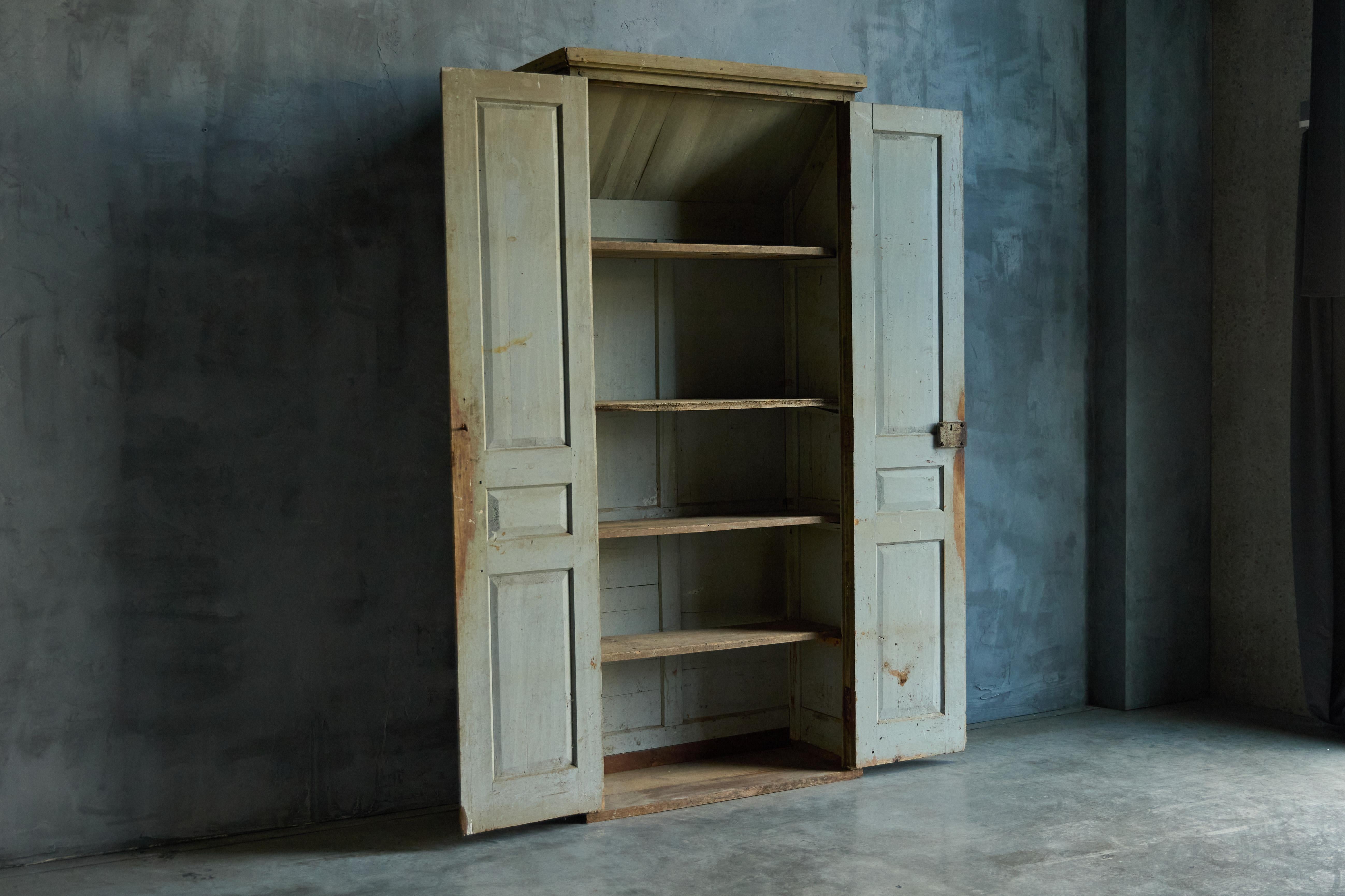 Cabinet rustique vert, France, 19e siècle en vente 5