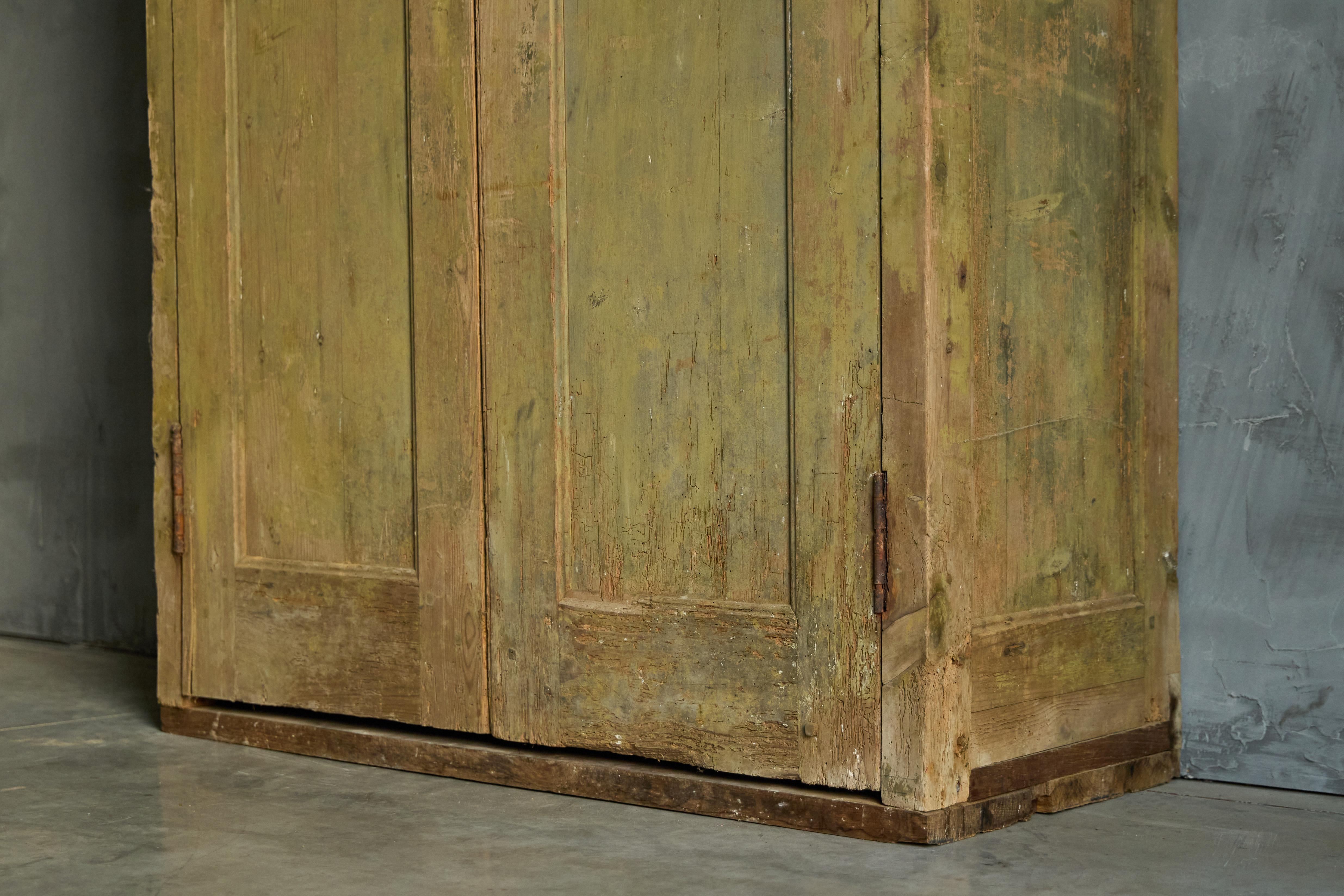 Bois Cabinet rustique vert, France, 19e siècle en vente