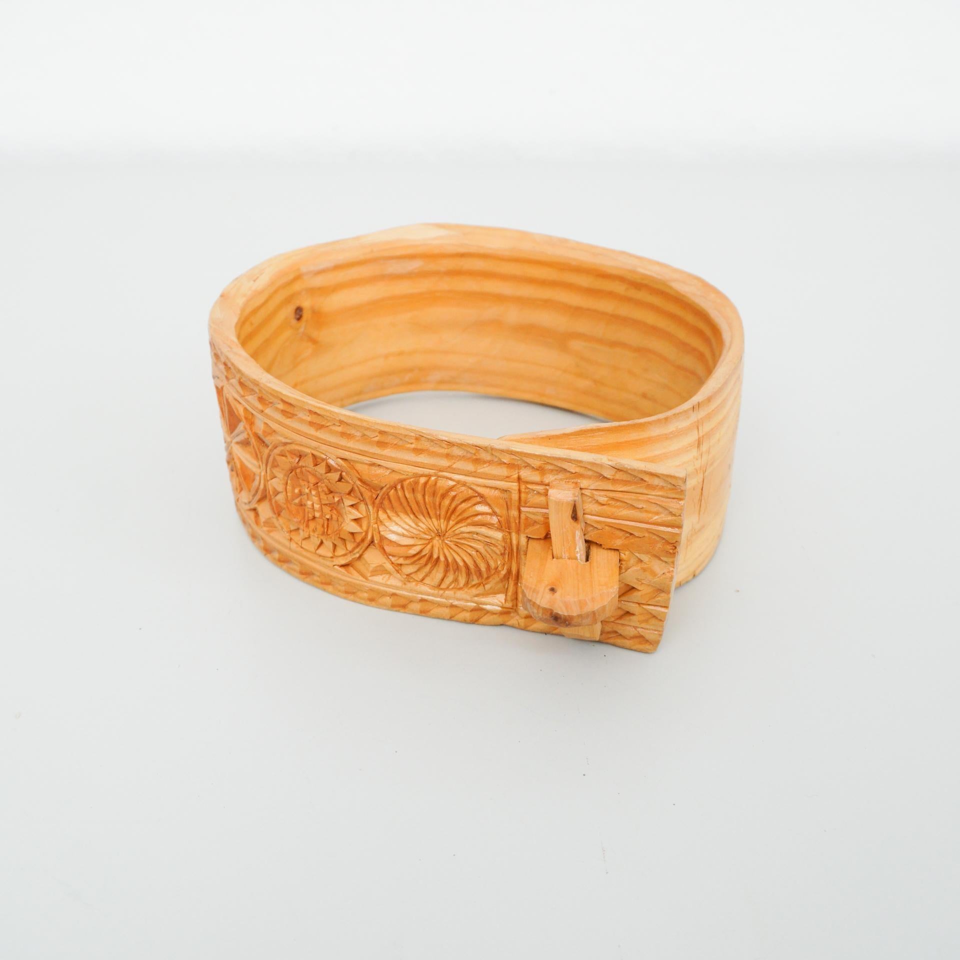 Cloche de chèvre rustique primitive sculptée à la main, circa 1950 en vente 3