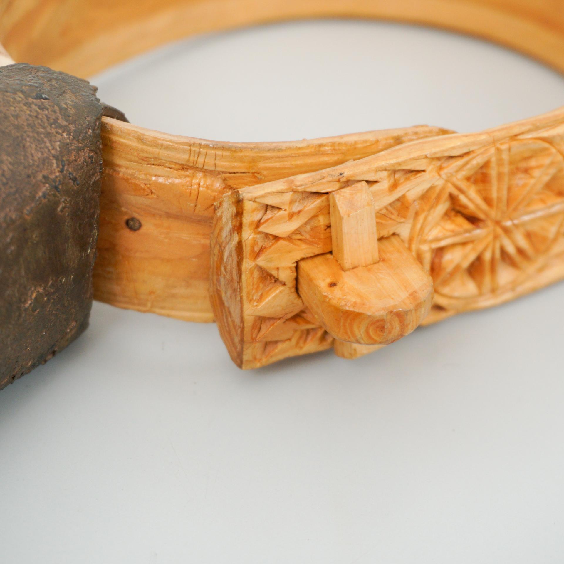Mid-Century Modern Cloche de chèvre rustique primitive sculptée à la main, circa 1950 en vente