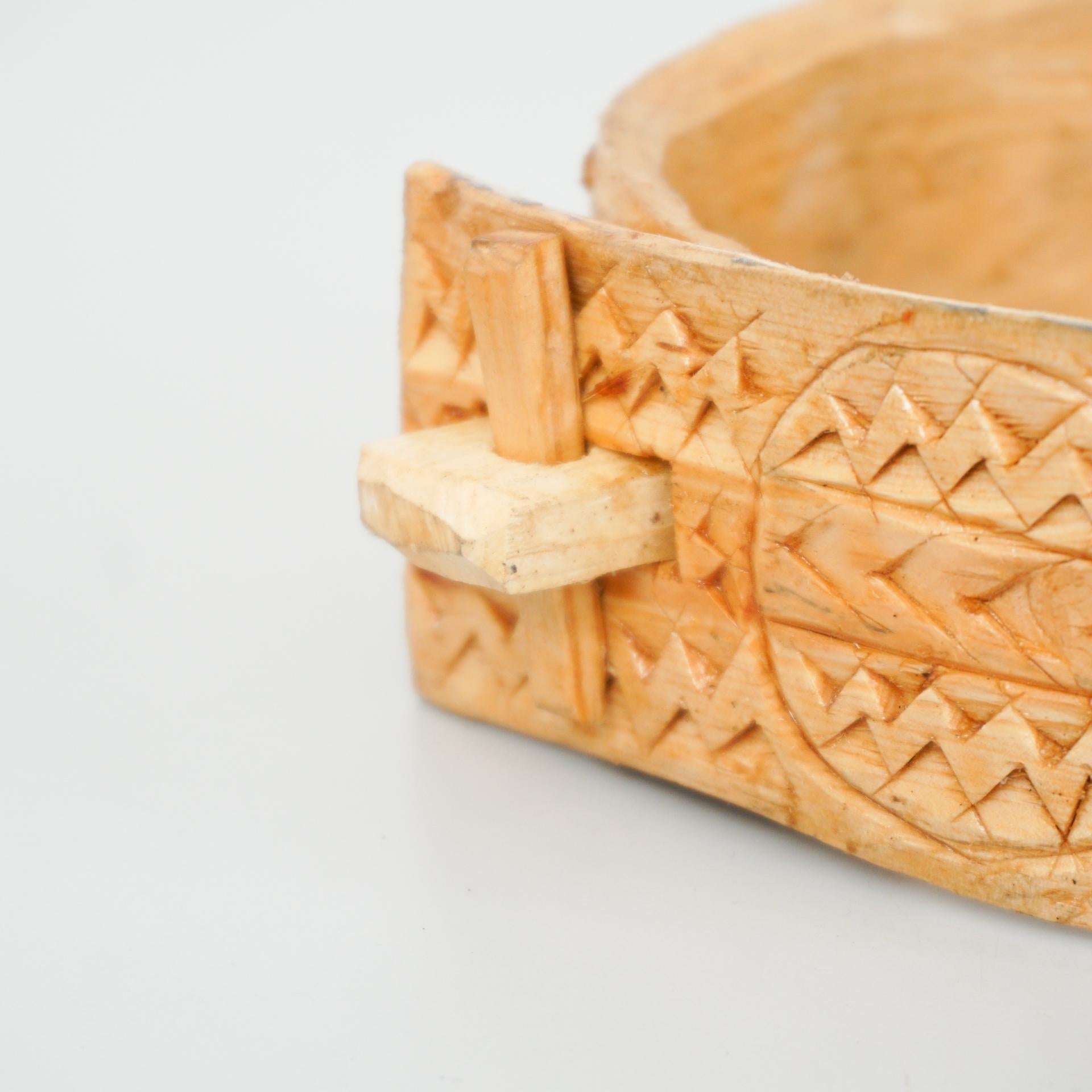 Cloche de chèvre rustique primitive sculptée à la main, circa 1950 en vente 1