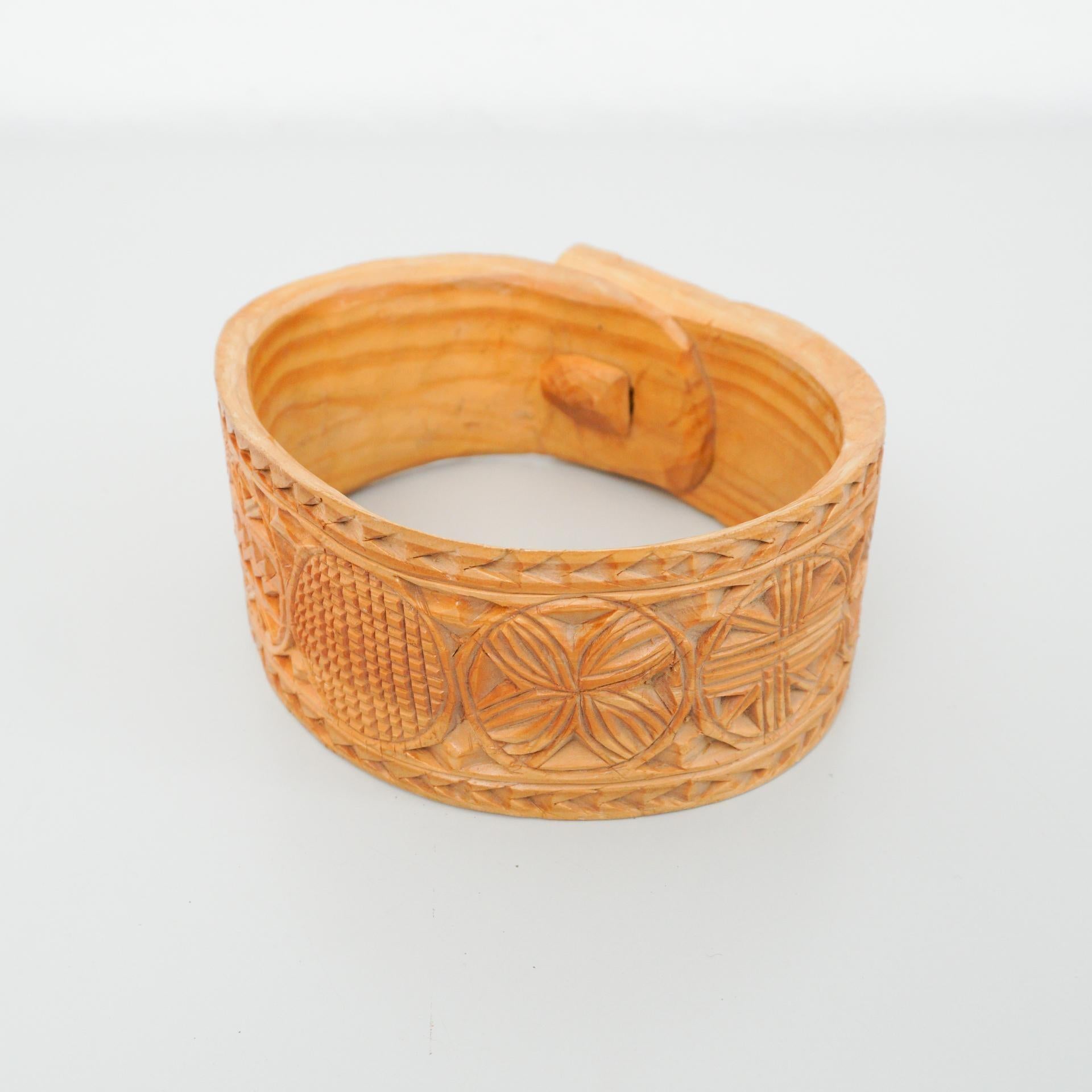 Cloche de chèvre rustique primitive sculptée à la main, circa 1950 en vente 2