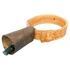 Campana di capra rustica primitiva intagliata a mano, 1950 circa
