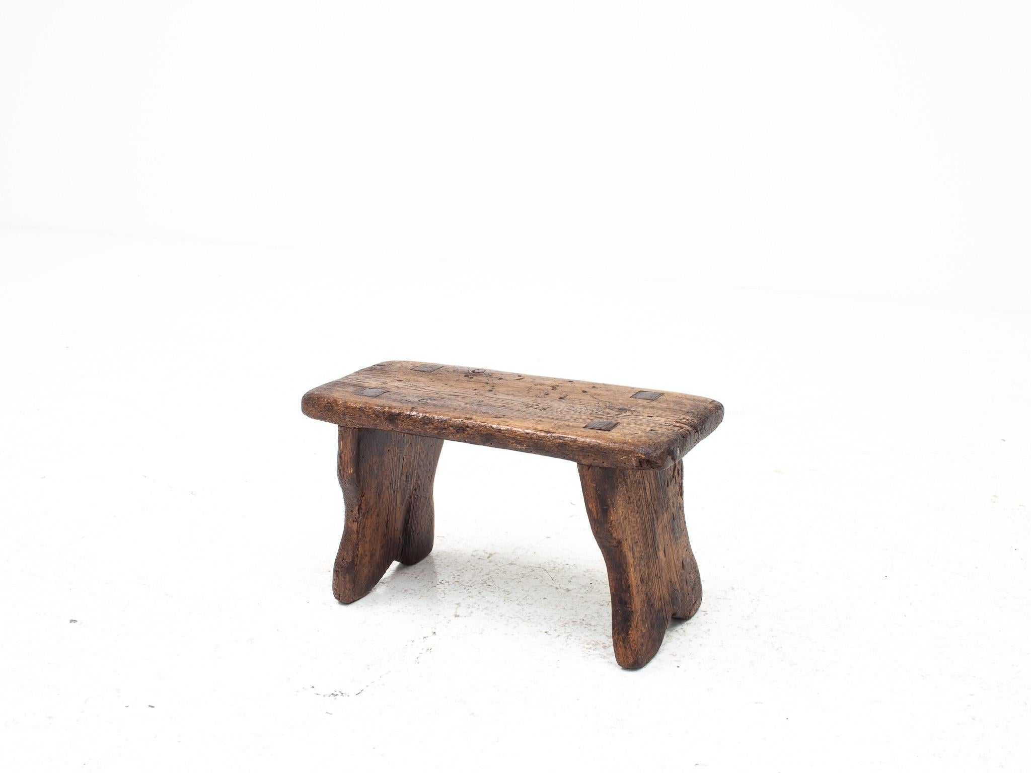Rustikaler, primitiver, Wabi Sabi, antiker, naiver Vintage-Hocker/Tisch, England um 1900 im Angebot 5
