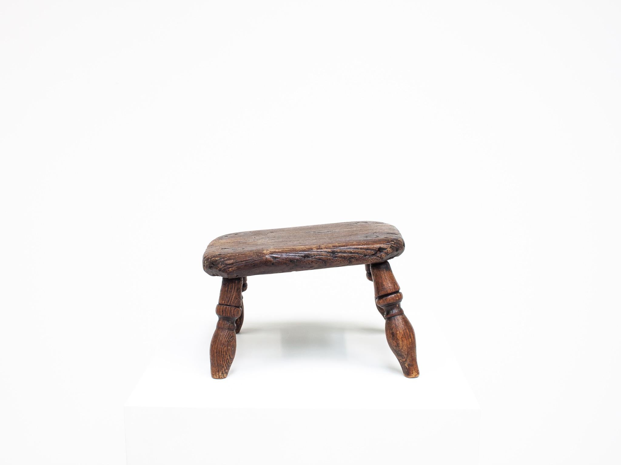 XIX secolo Rustico, primitivo, Wabi Sabi, antico, ingenuo Sgabello/Tavolo d'epoca, Inghilterra c1900s in vendita