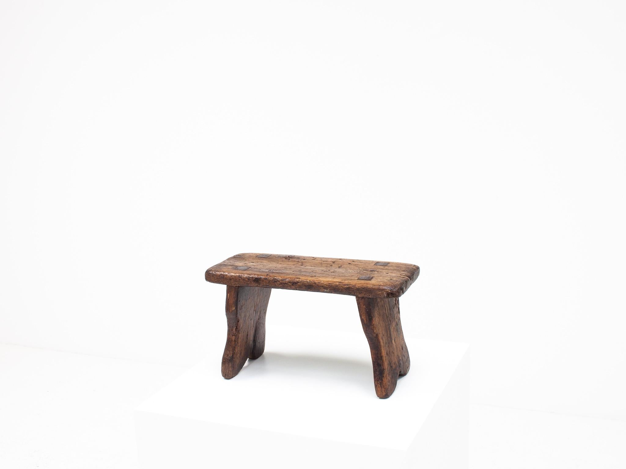 Rustikaler, primitiver, Wabi Sabi, antiker, naiver Vintage-Hocker/Tisch, England um 1900 (19. Jahrhundert) im Angebot