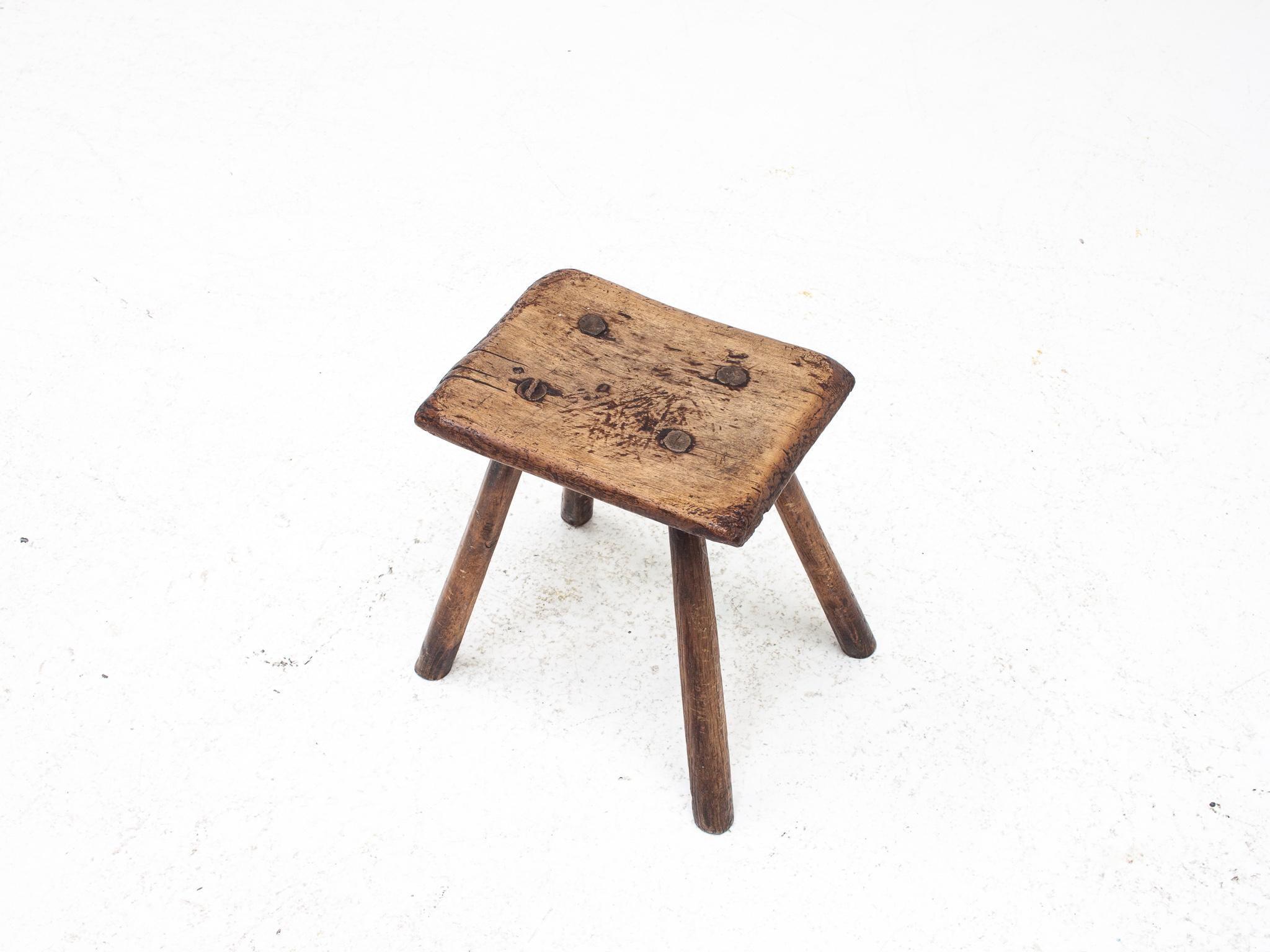 Legno Rustico, primitivo, Wabi Sabi, antico, ingenuo Sgabello/Tavolo d'epoca, Inghilterra c1900s in vendita