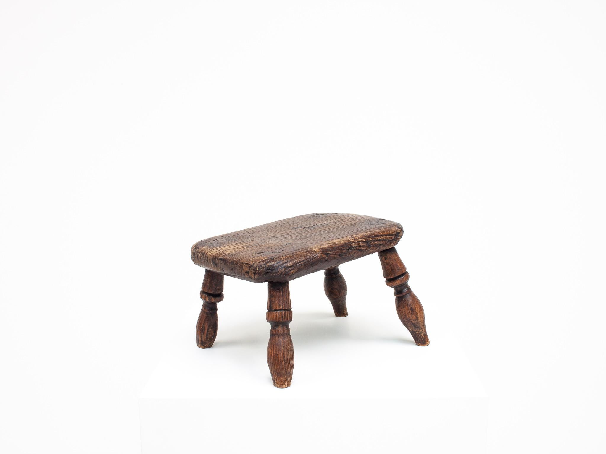 Rustico, primitivo, Wabi Sabi, antico, ingenuo Sgabello/Tavolo d'epoca, Inghilterra c1900s in vendita 1