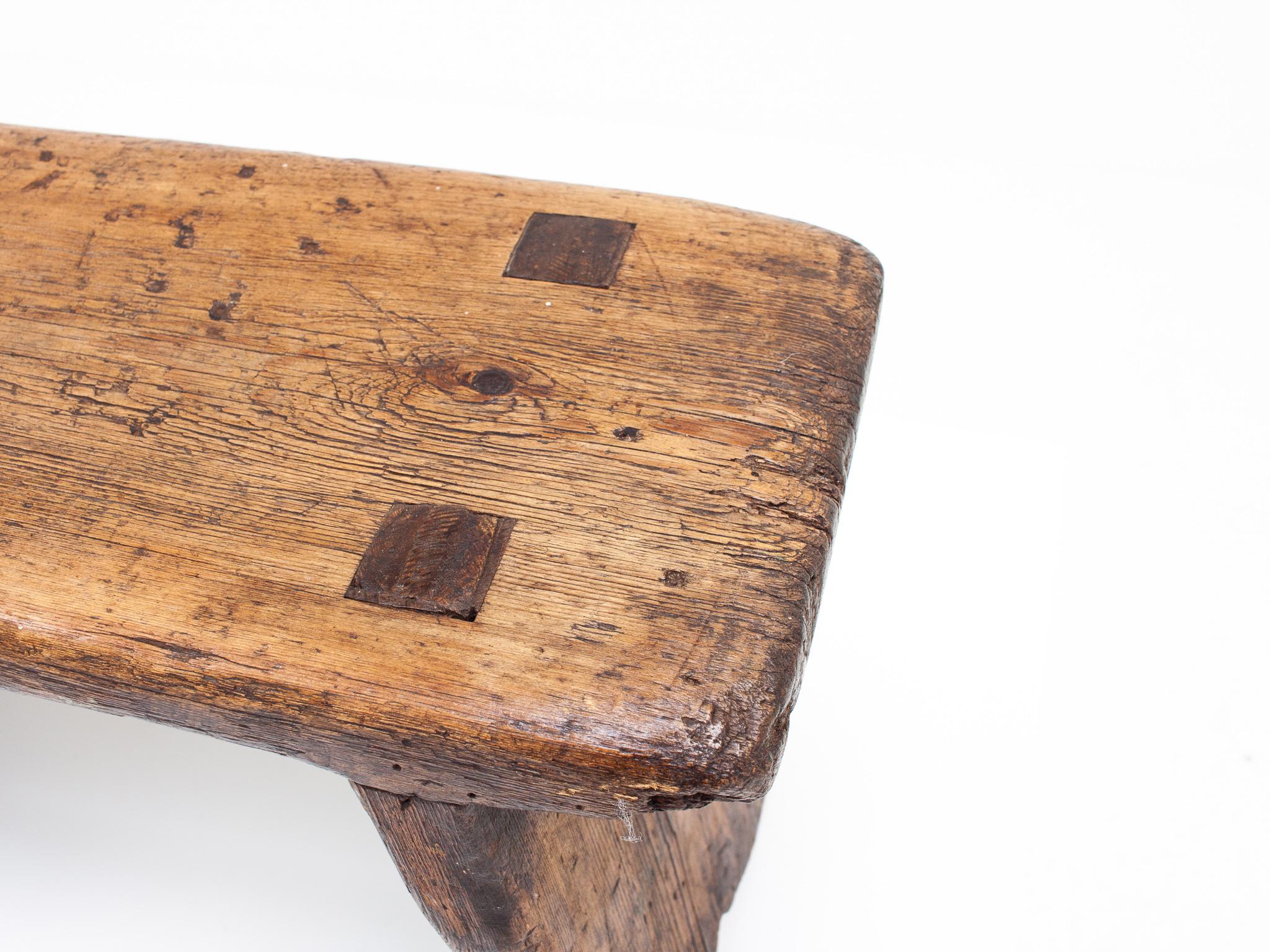 Rustikaler, primitiver, Wabi Sabi, antiker, naiver Vintage-Hocker/Tisch, England um 1900 im Angebot 1