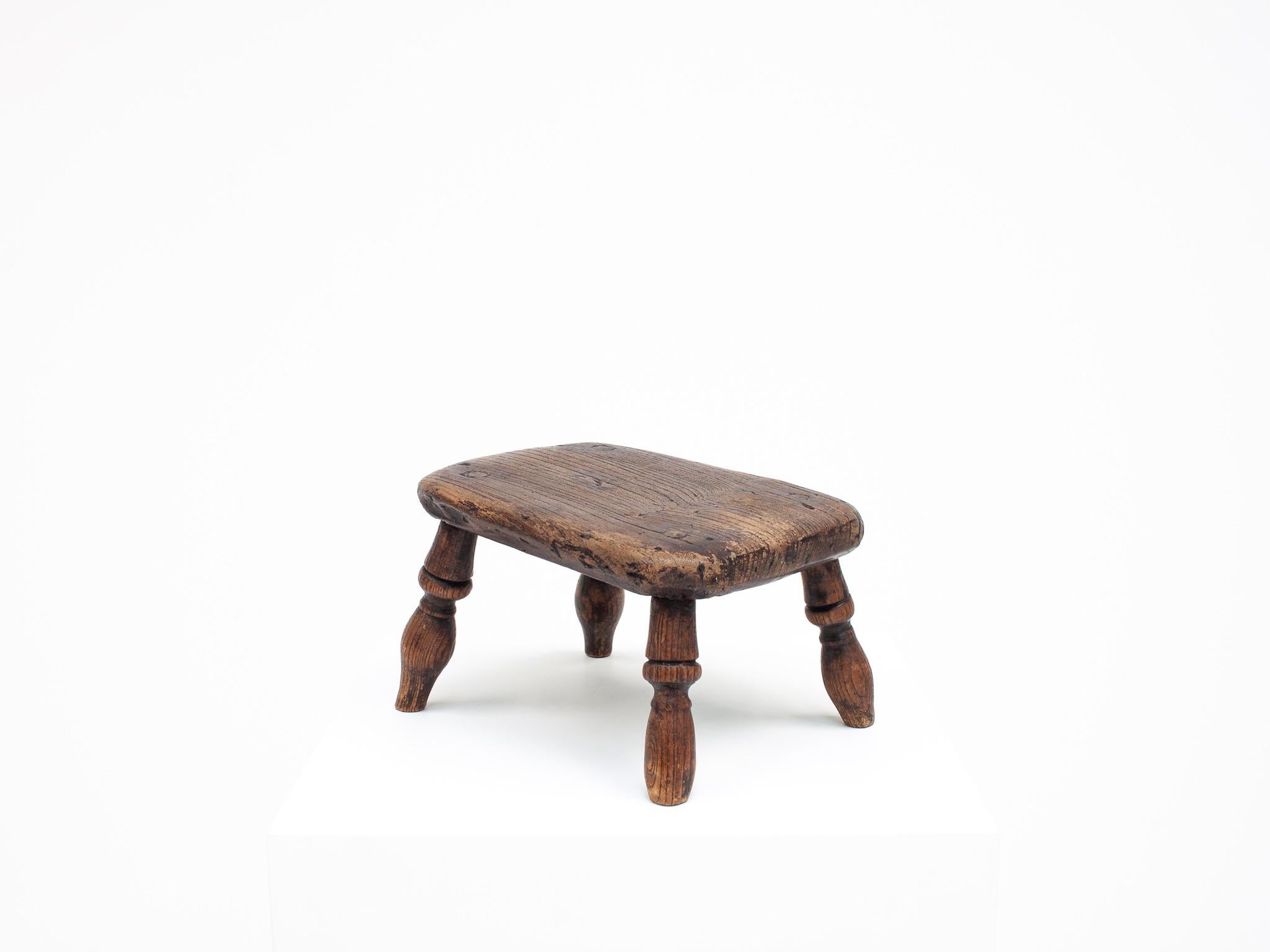 Rustico, primitivo, Wabi Sabi, antico, ingenuo Sgabello/Tavolo d'epoca, Inghilterra c1900s in vendita 2