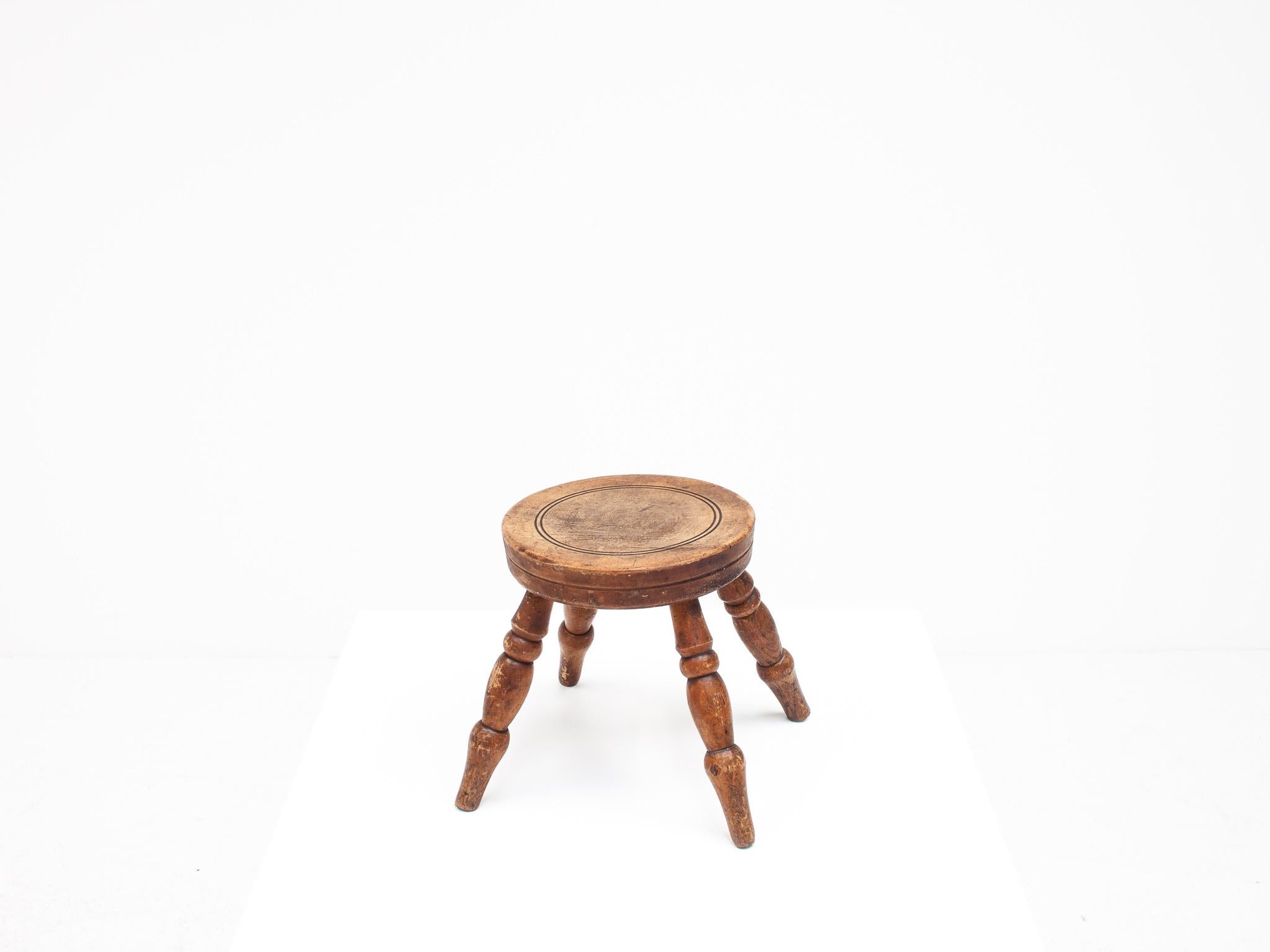 20ième siècle Tabouret/table rustique, primitif, Wabi Sabi, antique, naïf, Angleterre en vente