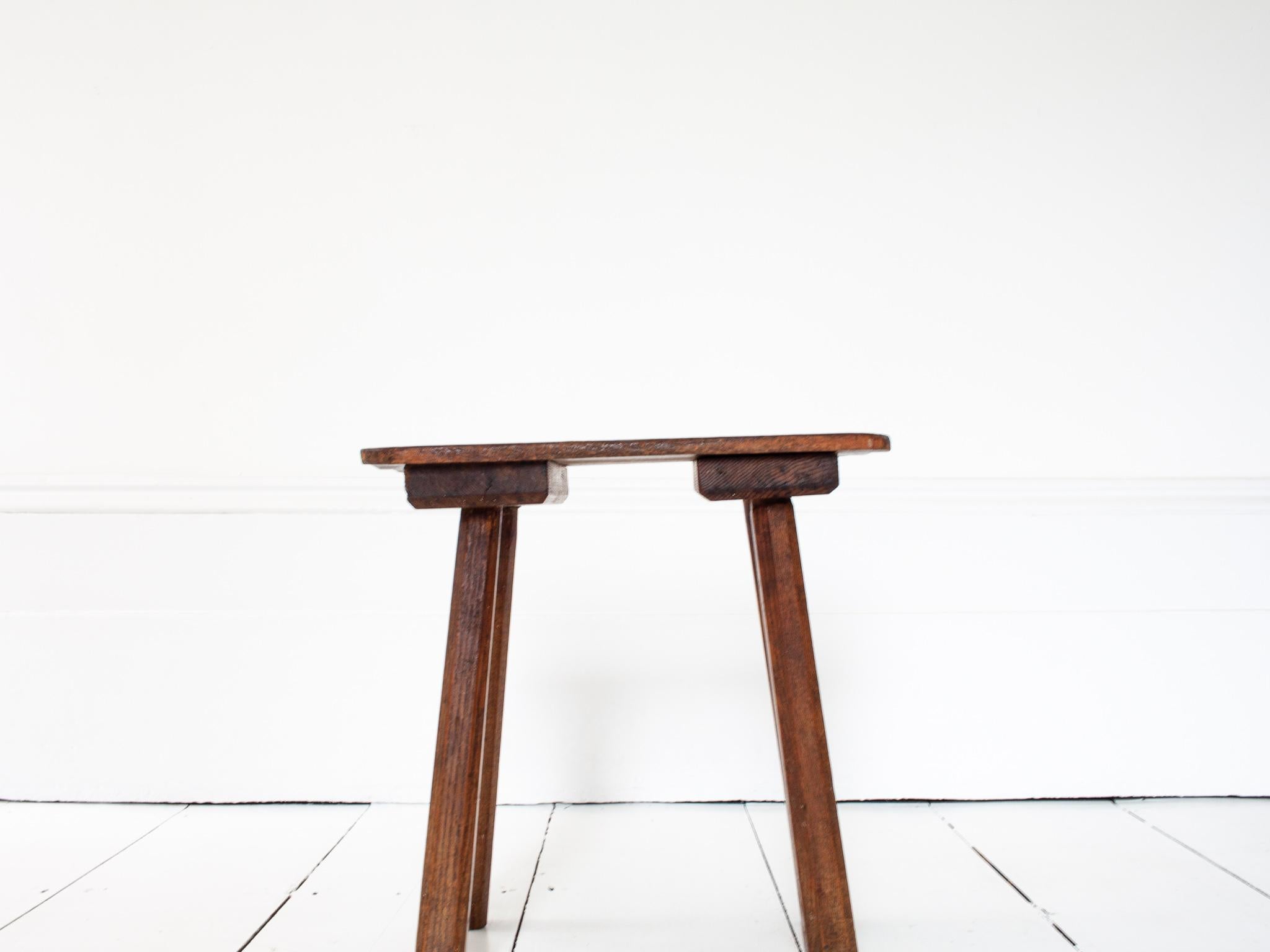 Tabouret/table rustique, primitif, WabiSabi, ancien et naïf, Angleterre, c19e siècle en vente 6