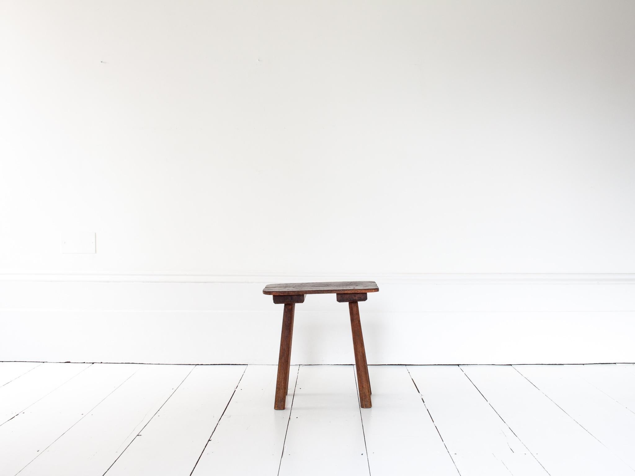 Britannique Tabouret/table rustique, primitif, WabiSabi, ancien et naïf, Angleterre, c19e siècle en vente