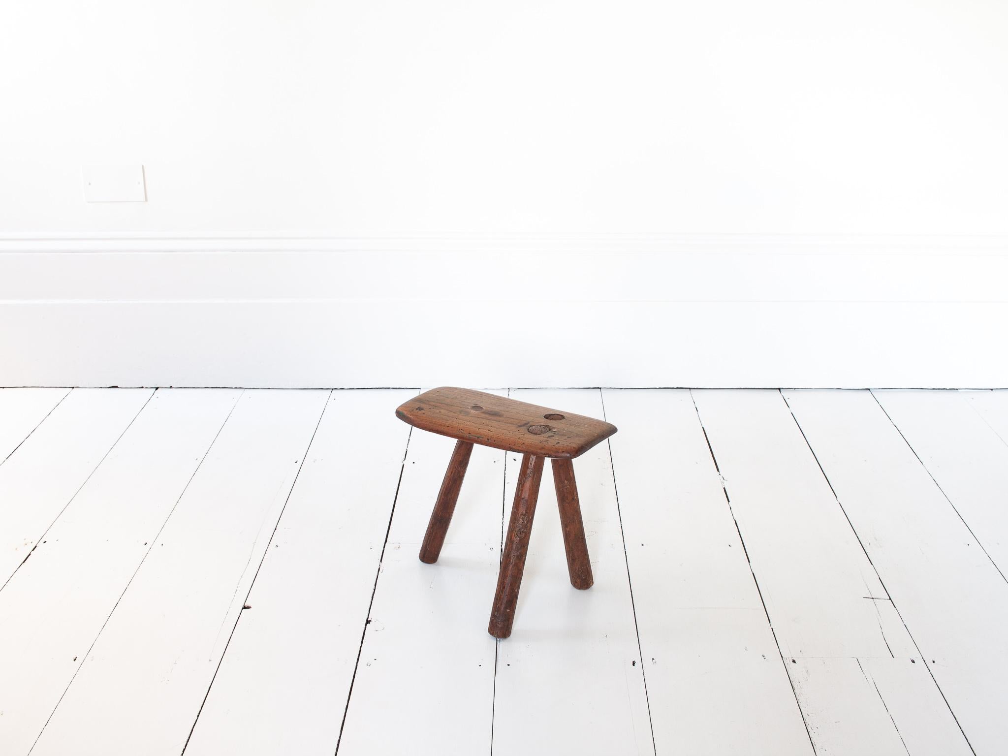 Britannique Tabouret/table rustique, primitif, WabiSabi, ancien et naïf, Angleterre, c19e siècle en vente