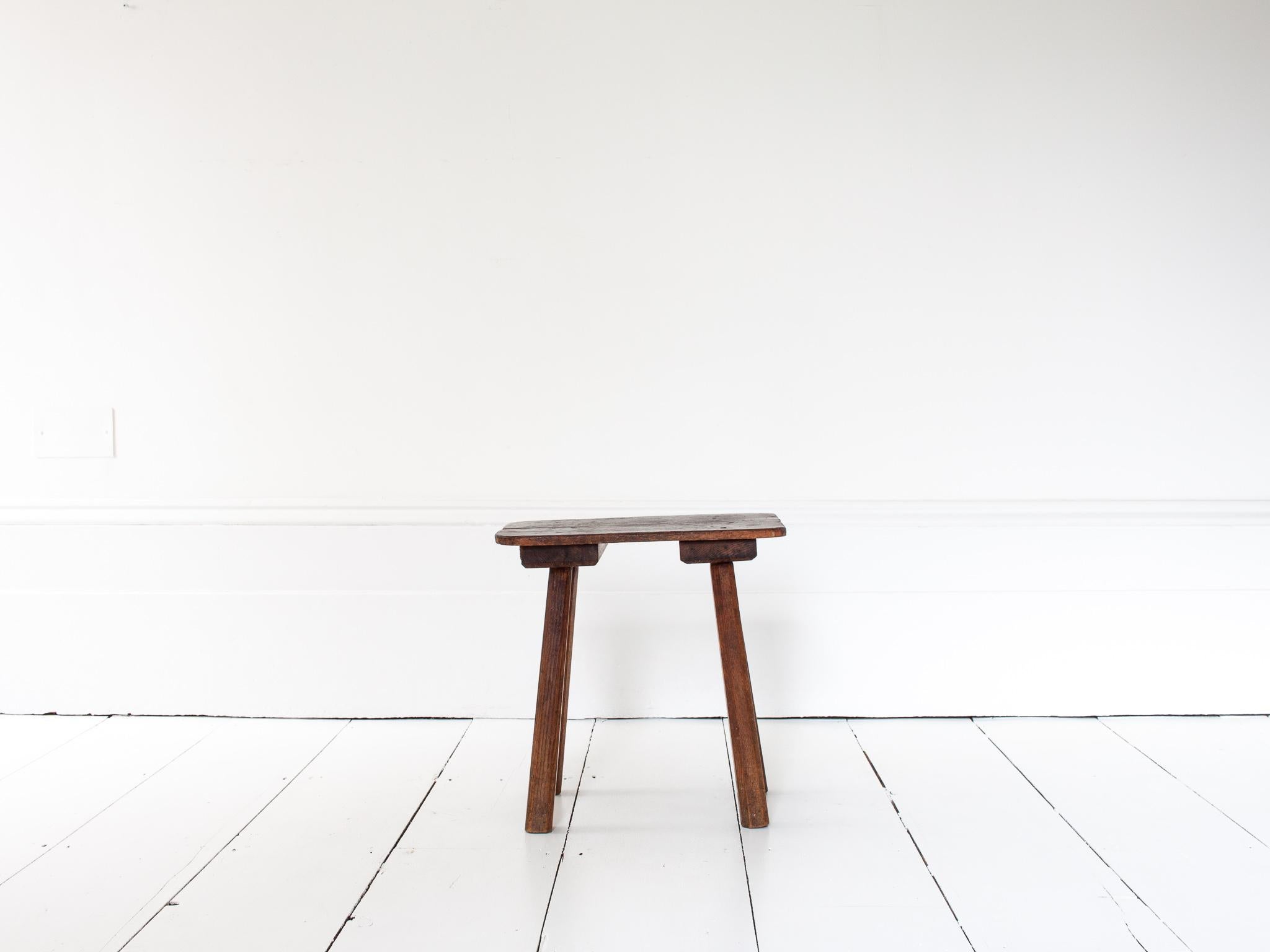 Tabouret/table rustique, primitif, WabiSabi, ancien et naïf, Angleterre, c19e siècle Bon état - En vente à London Road, Baldock, Hertfordshire
