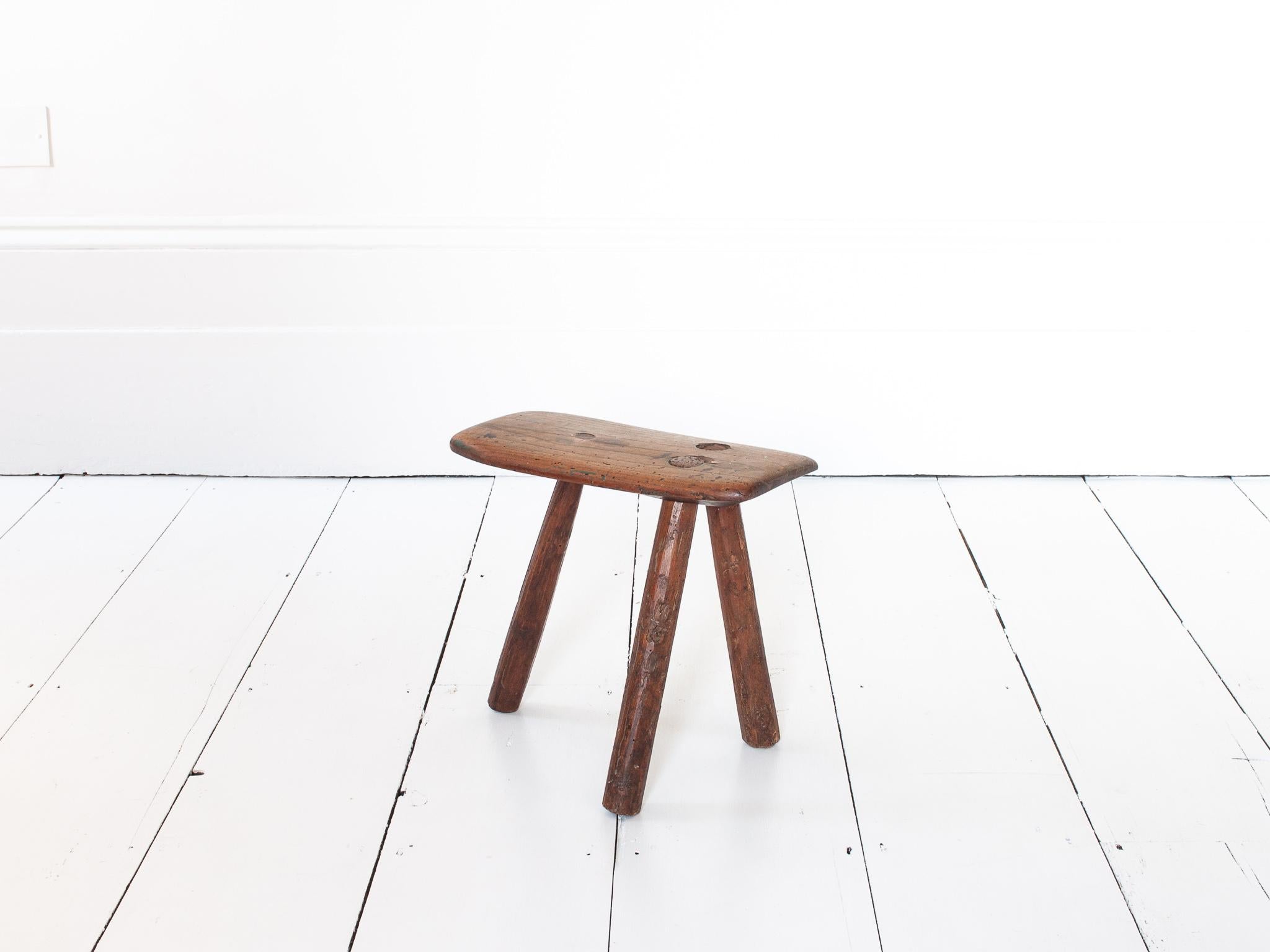 Tabouret/table rustique, primitif, WabiSabi, ancien et naïf, Angleterre, c19e siècle Bon état - En vente à London Road, Baldock, Hertfordshire