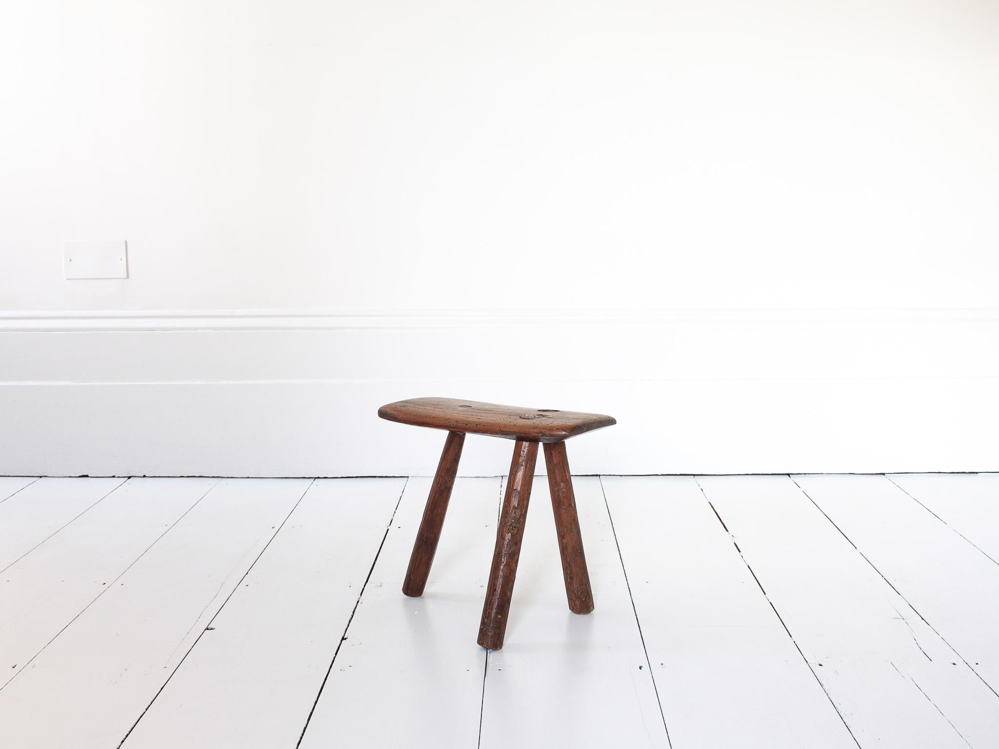 XIXe siècle Tabouret/table rustique, primitif, WabiSabi, ancien et naïf, Angleterre, c19e siècle en vente