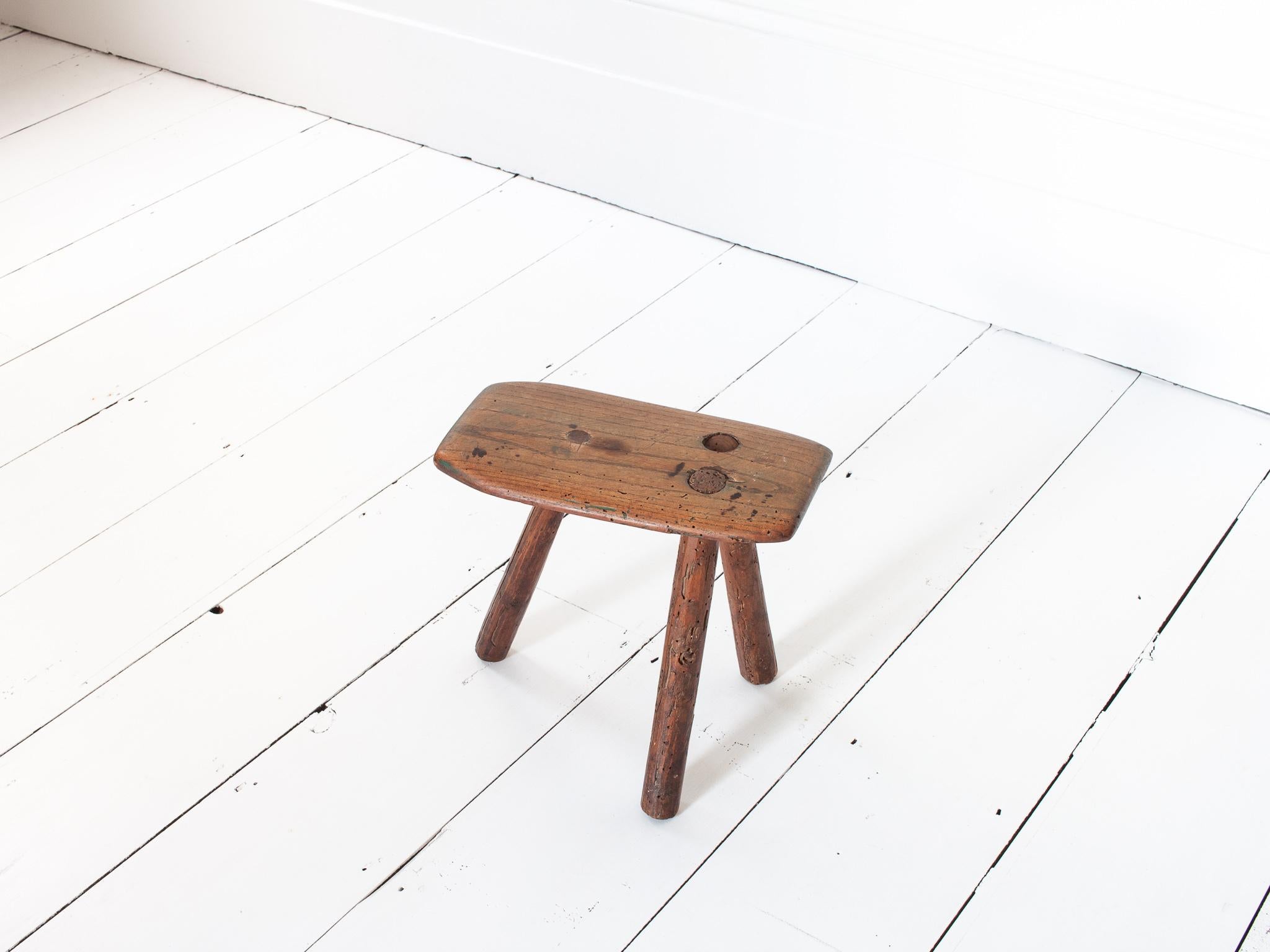 Tabouret/table rustique, primitif, WabiSabi, ancien et naïf, Angleterre, c19e siècle en vente 2