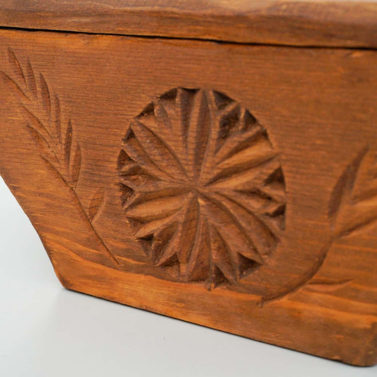 Rustic Primitive Wood Hand Carved Basket, circa 1950 For Sale 3
