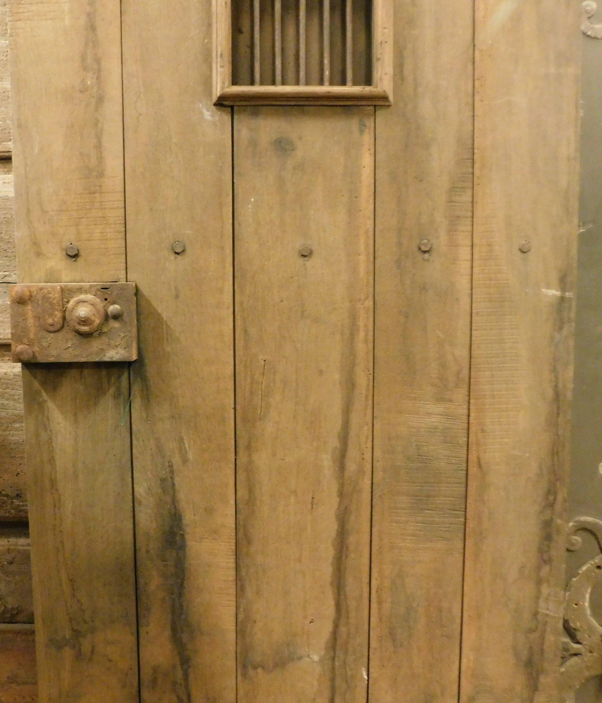Rustic Prison Old Door with Chestnut Window, 19th Century, Italy In Good Condition In Cuneo, Italy (CN)