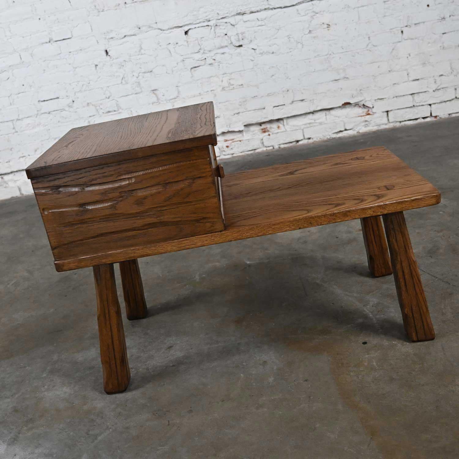 Table d'extrémité rustique en chêne de ranch avec 2 tiroirs et finition brun gland par A. Brandt en vente 4
