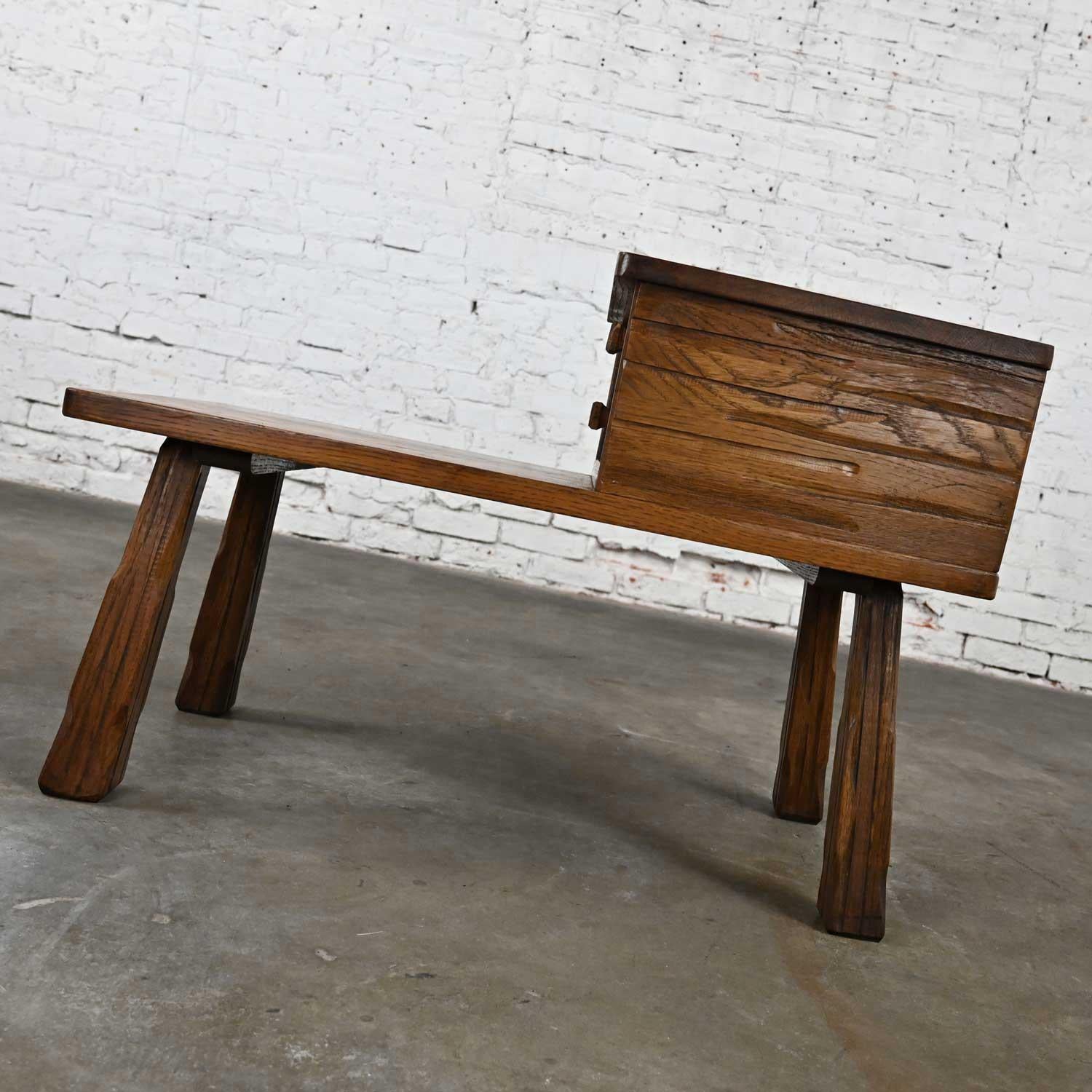 Américain Table d'extrémité rustique en chêne de ranch avec 2 tiroirs et finition brun gland par A. Brandt en vente
