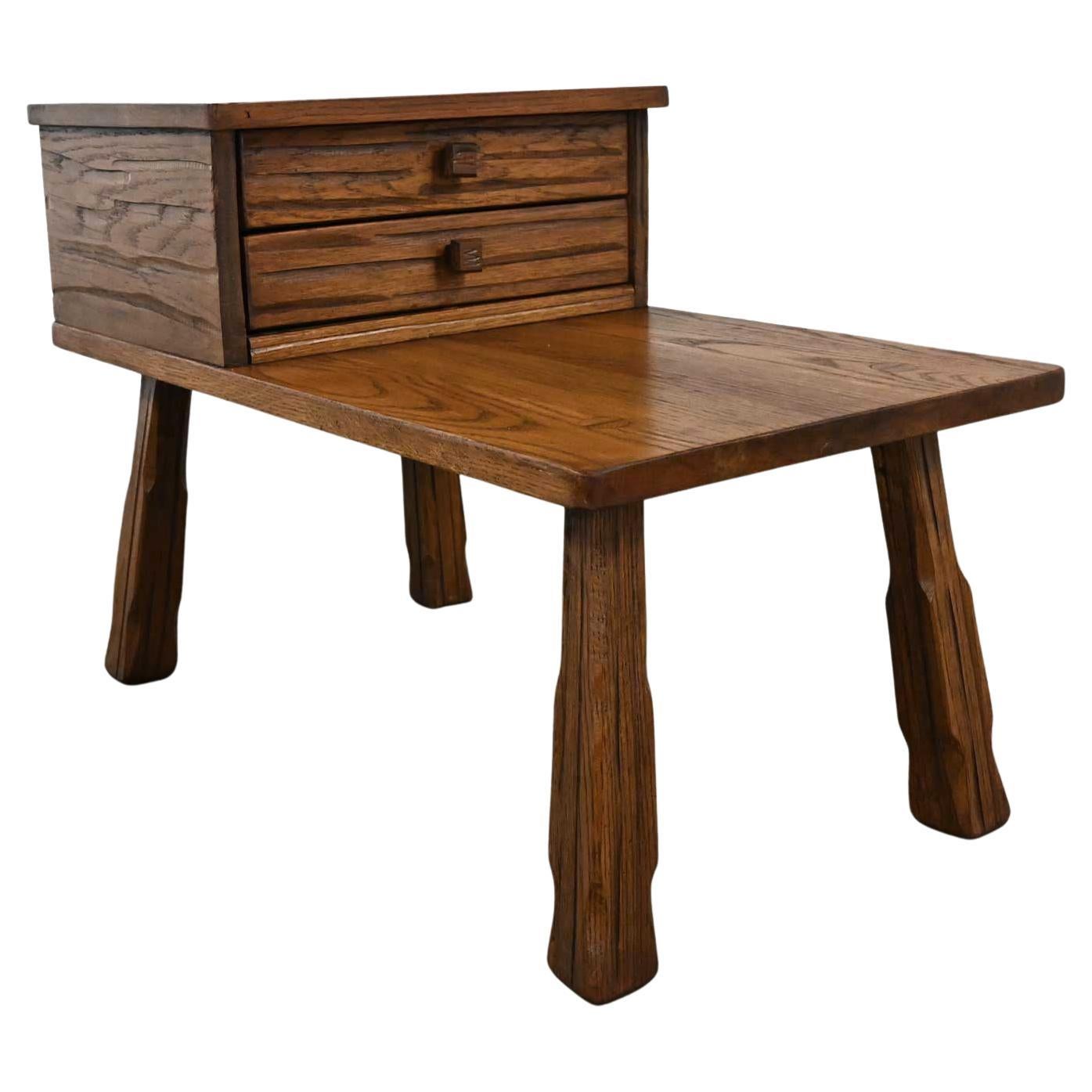 Table d'extrémité rustique en chêne de ranch avec 2 tiroirs et finition brun gland par A. Brandt en vente