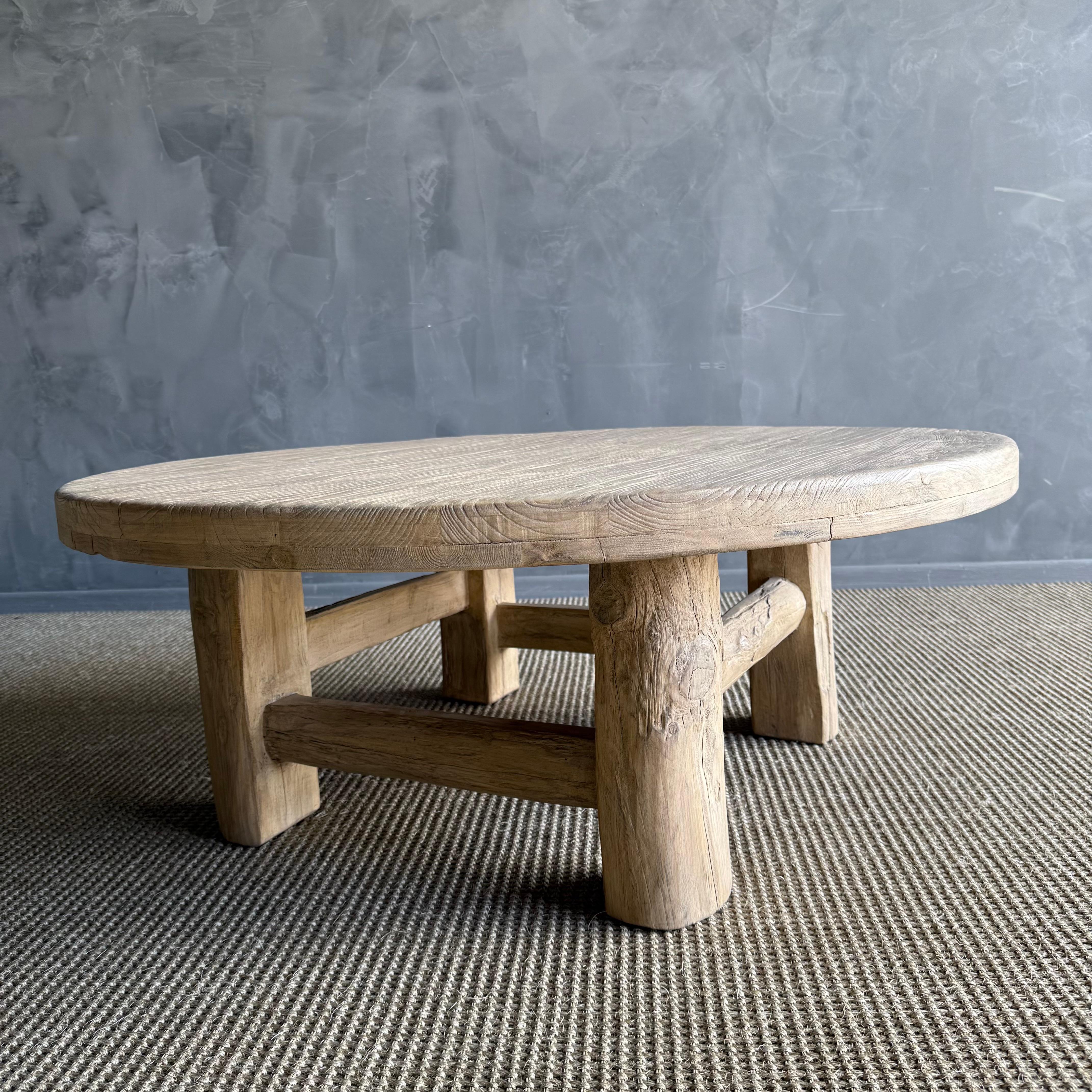 Rustic Reclaimed Wood Coffee Table with Stump Legs In New Condition In Old Town Orange, CA