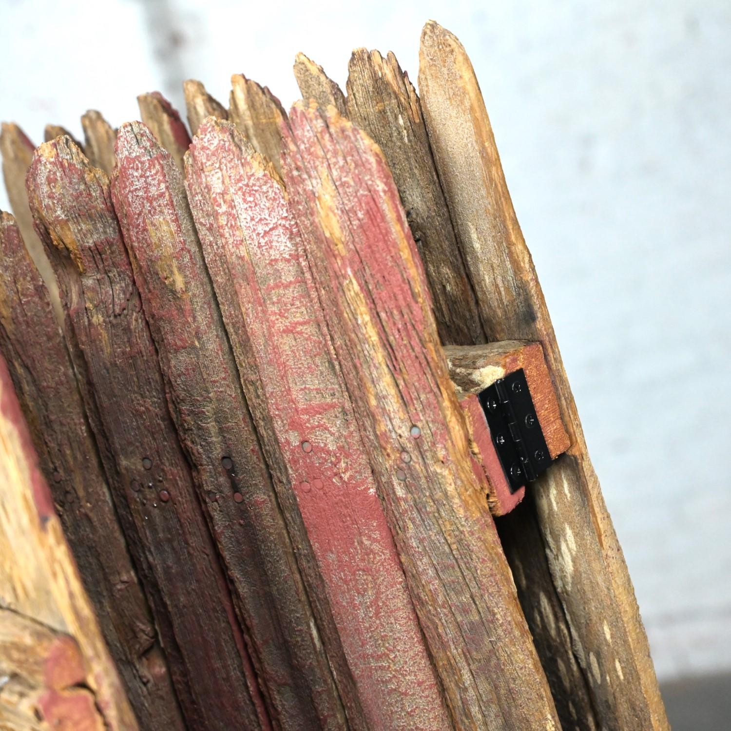 Paravento a 3 pannelli Foldes Rustic Red & Natural Distressed Manchester Picket Fence in vendita 9