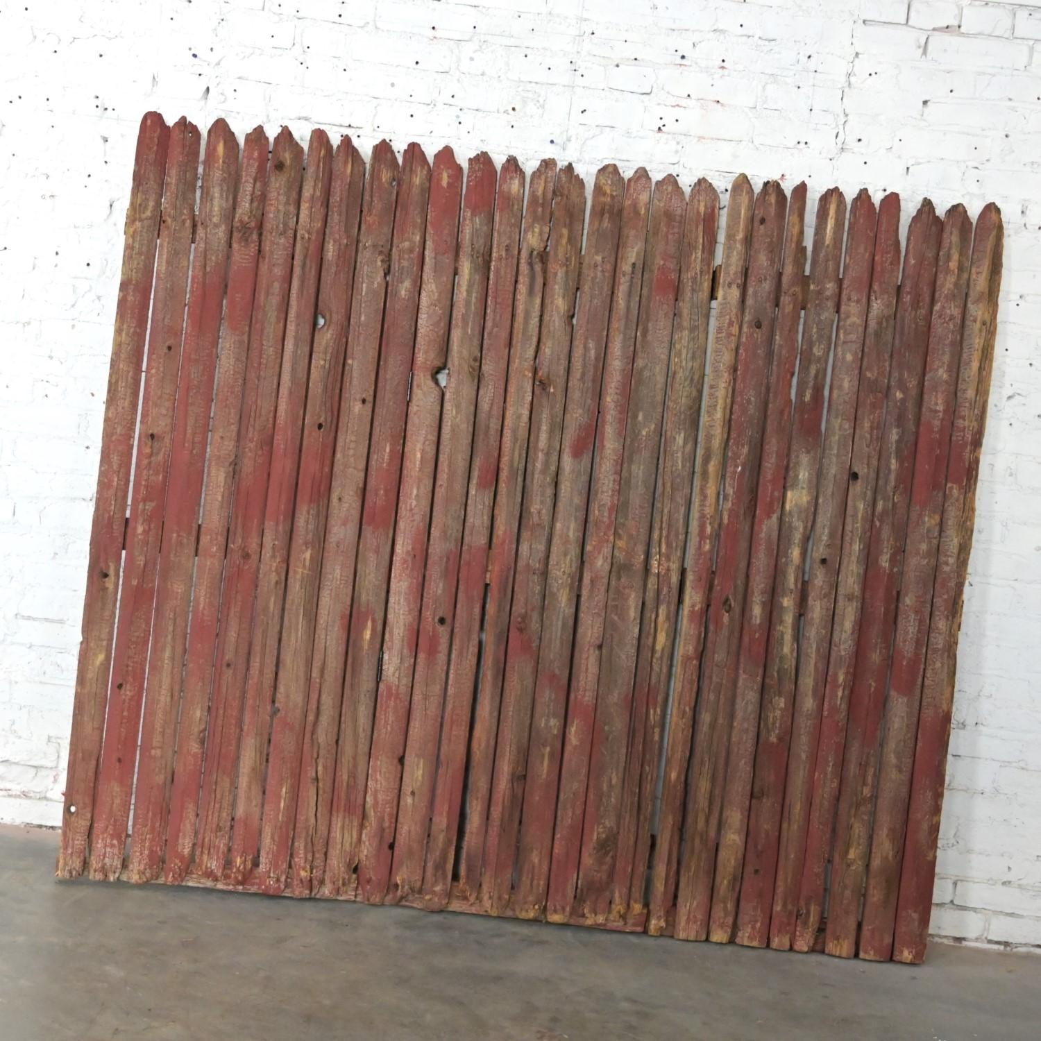 Rustic Red & Natural Distressed Manchester Picket Fence 3-Panel Folding Screen For Sale 12